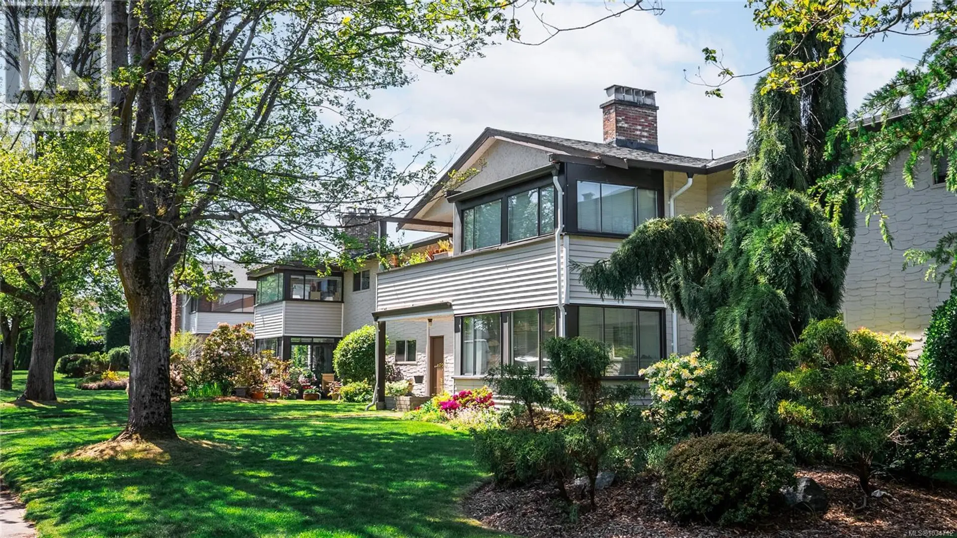 Property at #403 3170 Irma St, Victoria, BC