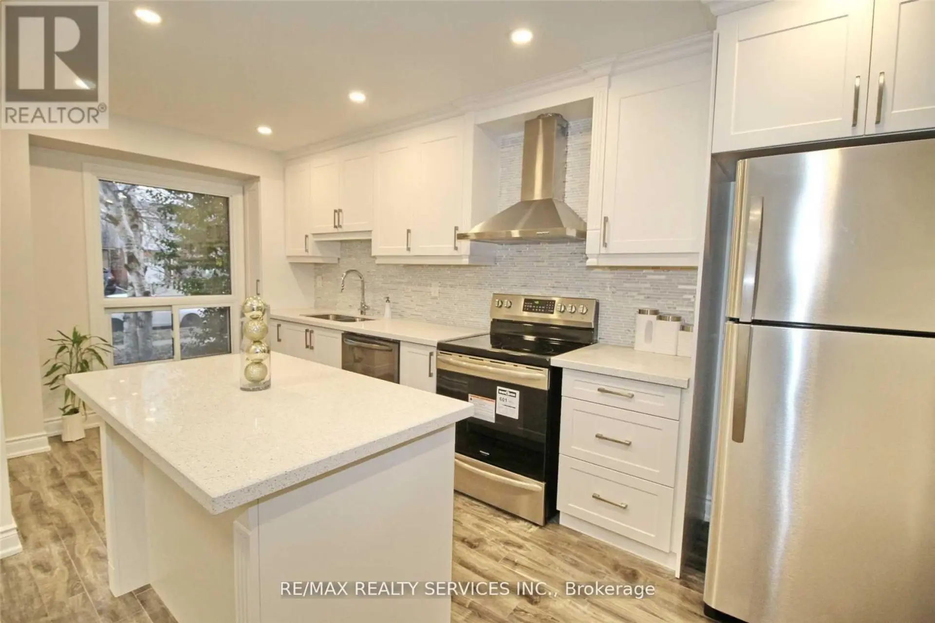 120 SIMMONS BOULEVARD - Image 3