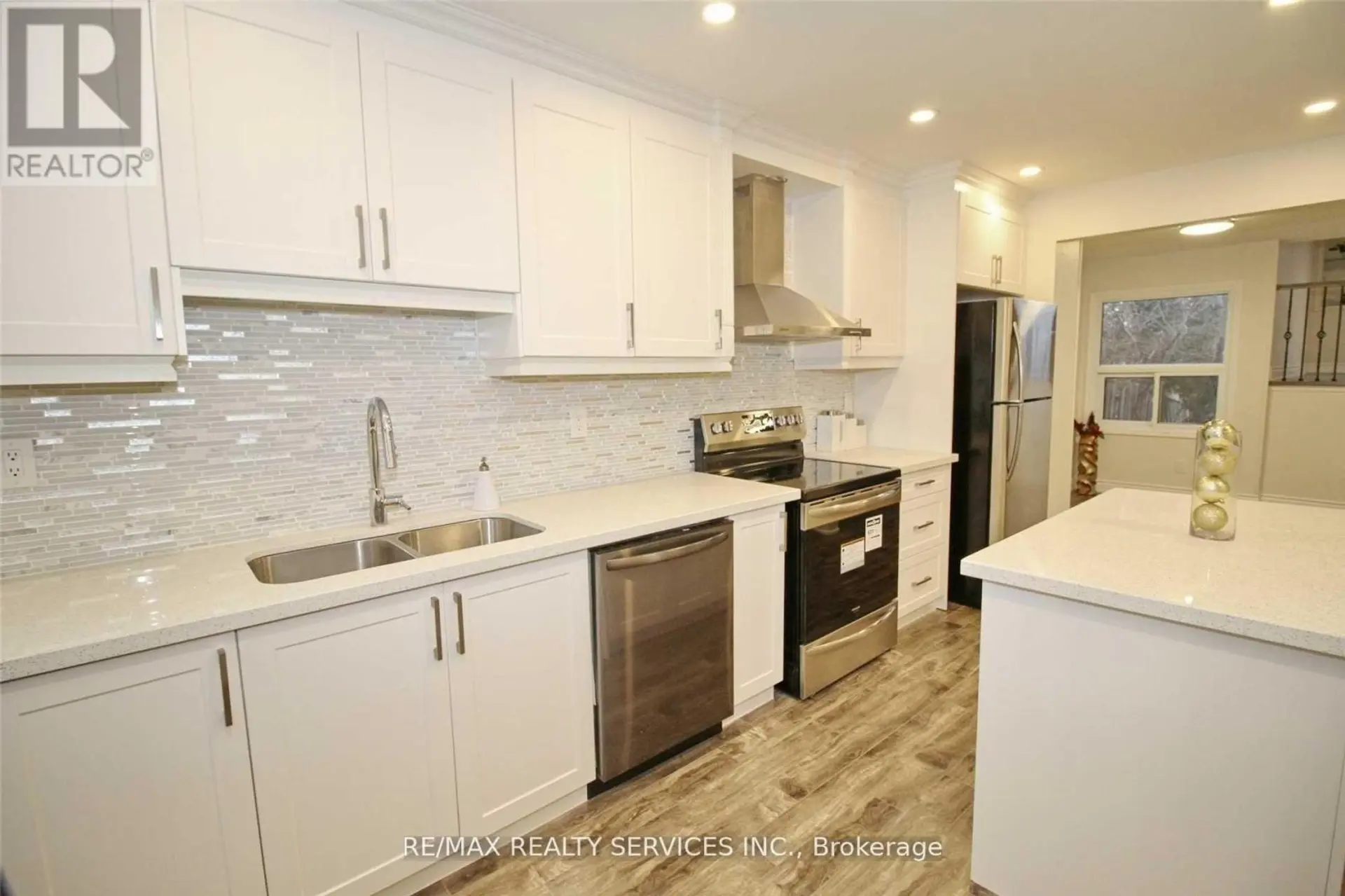 120 SIMMONS BOULEVARD - Image 4