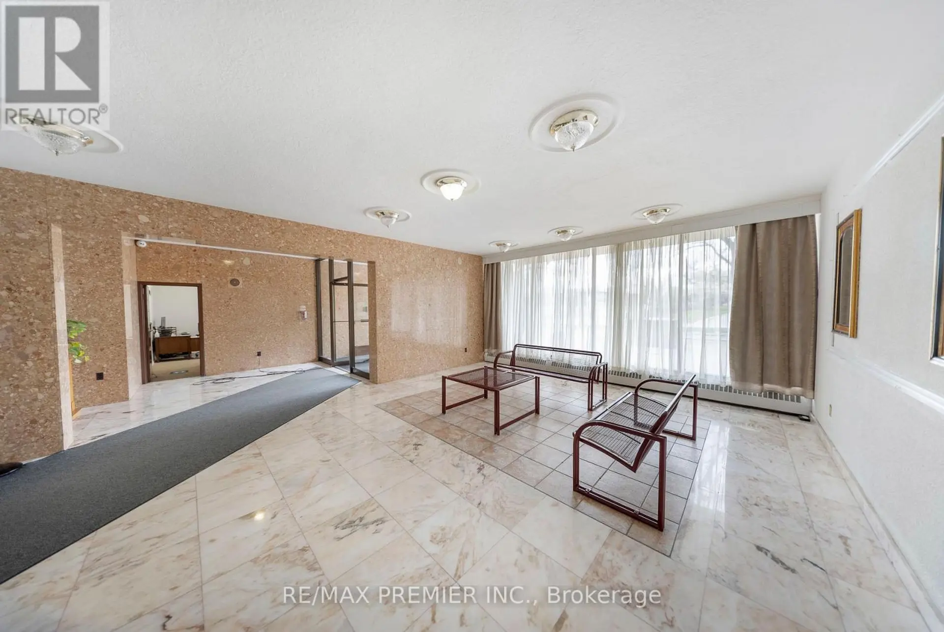 #105 5 FRITH ROAD - Image 16