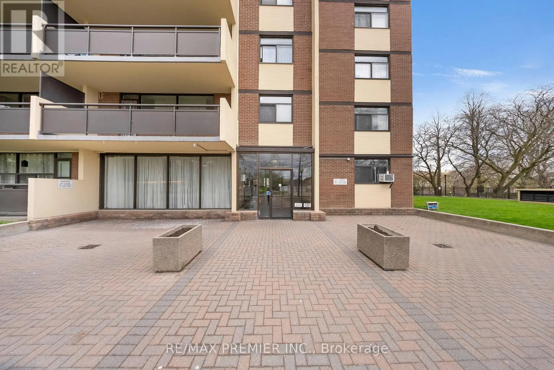 #105 5 FRITH ROAD - Image 17