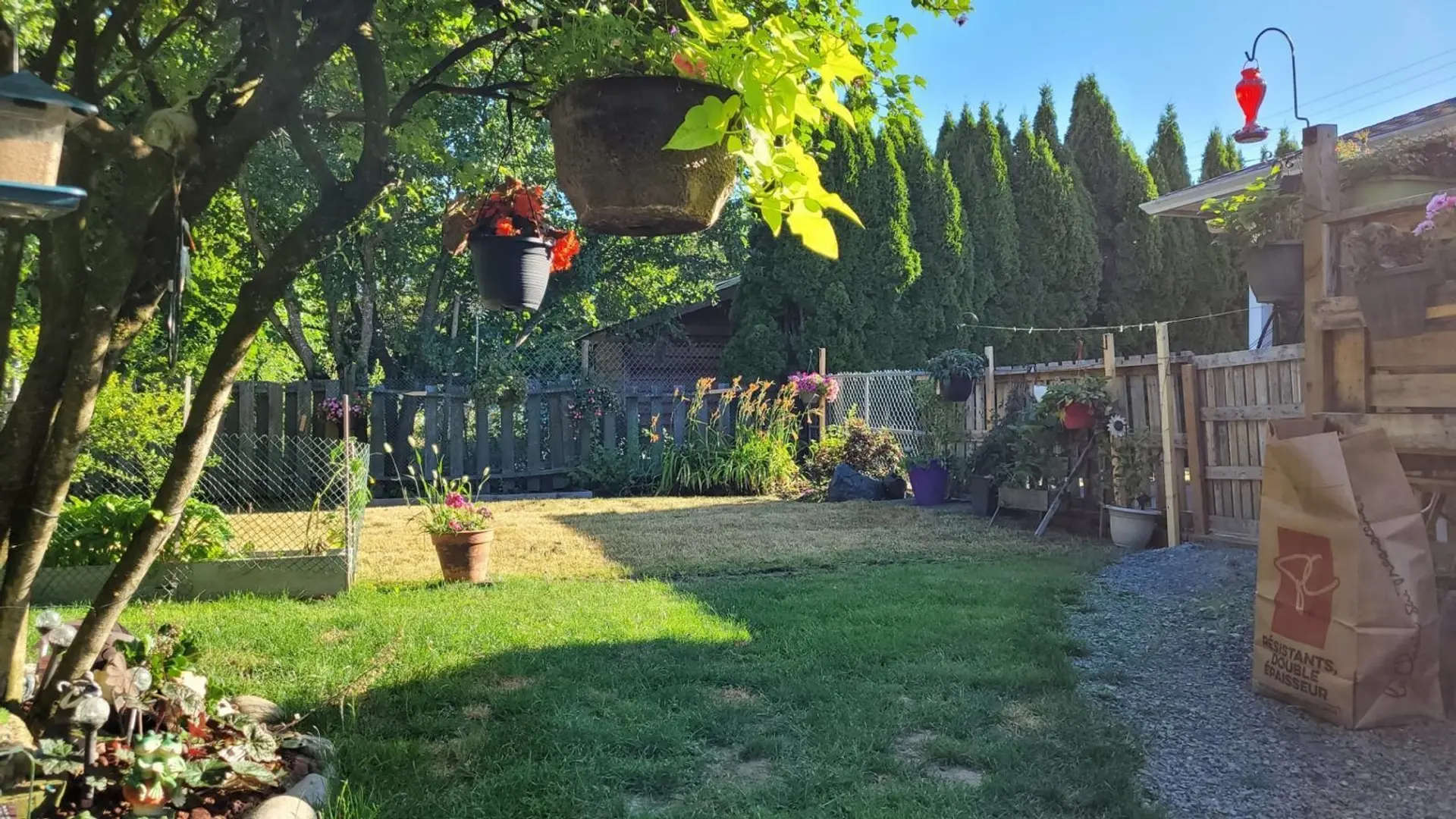8561 Broadway - Image 6