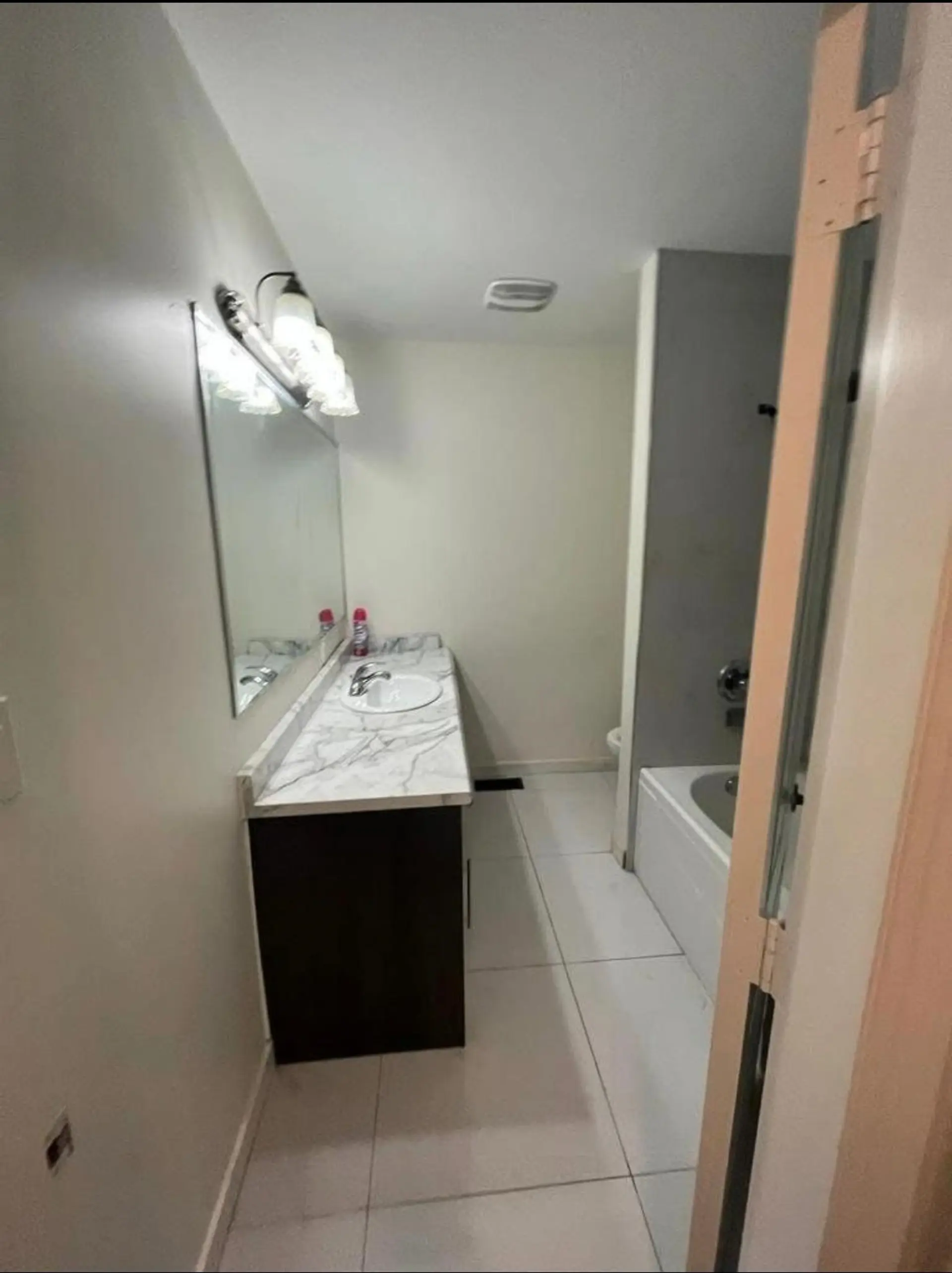 8561 Broadway - Image 12