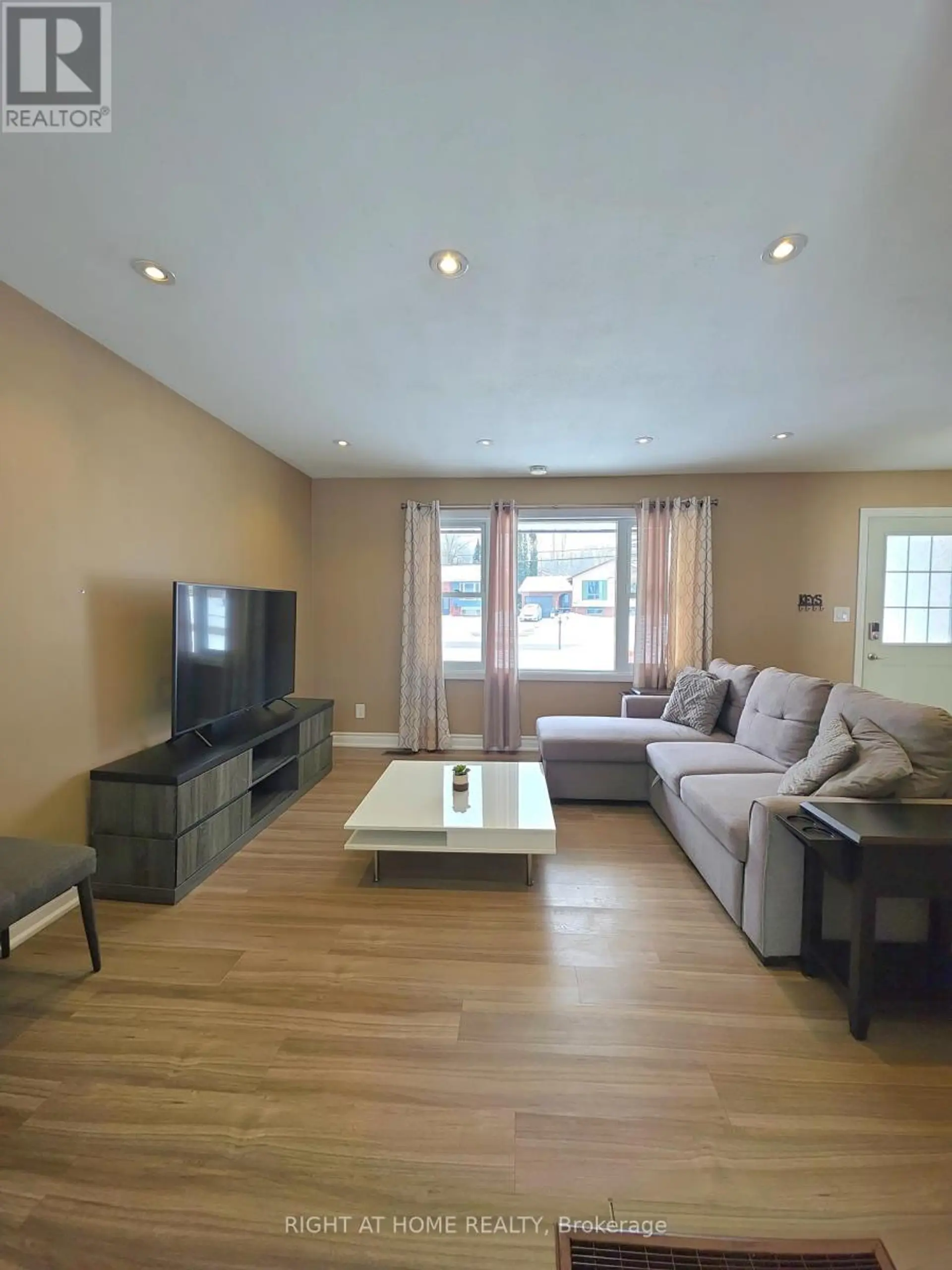 438 FOREST AVENUE S - Image 3