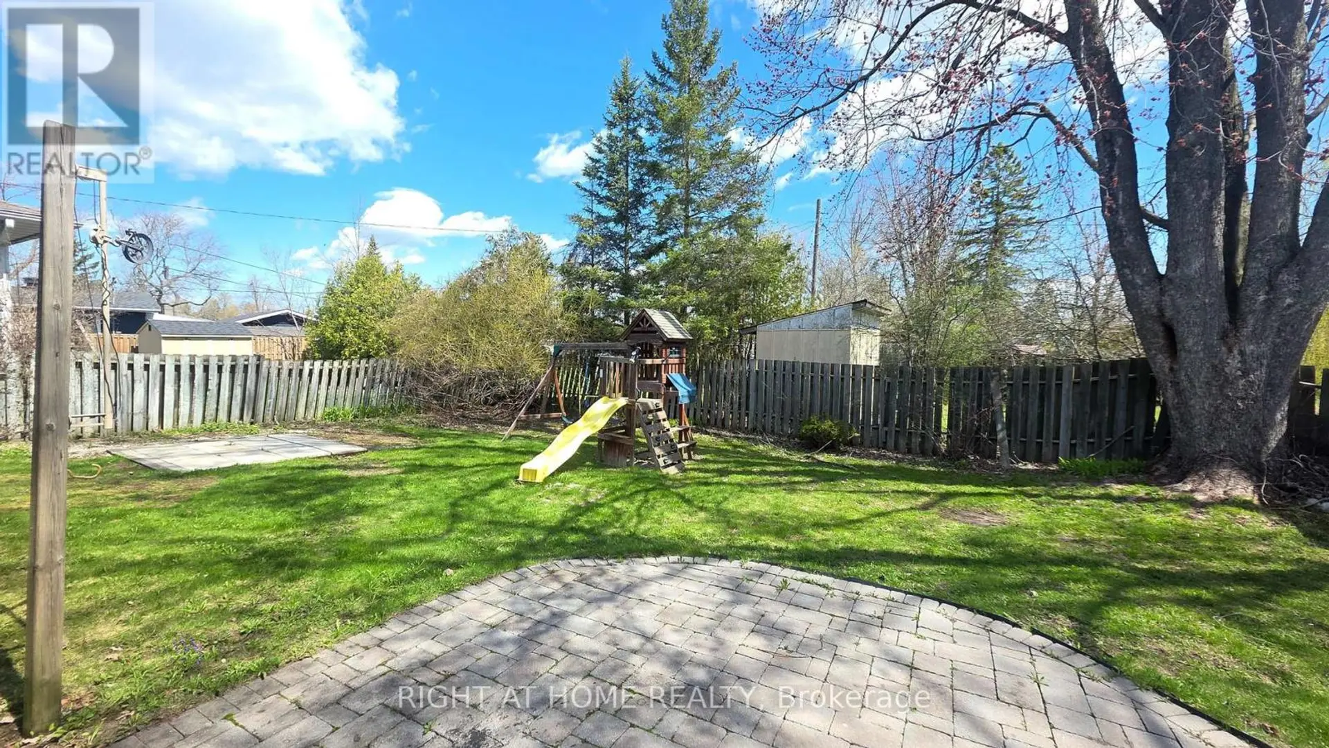 438 FOREST AVENUE S - Image 19