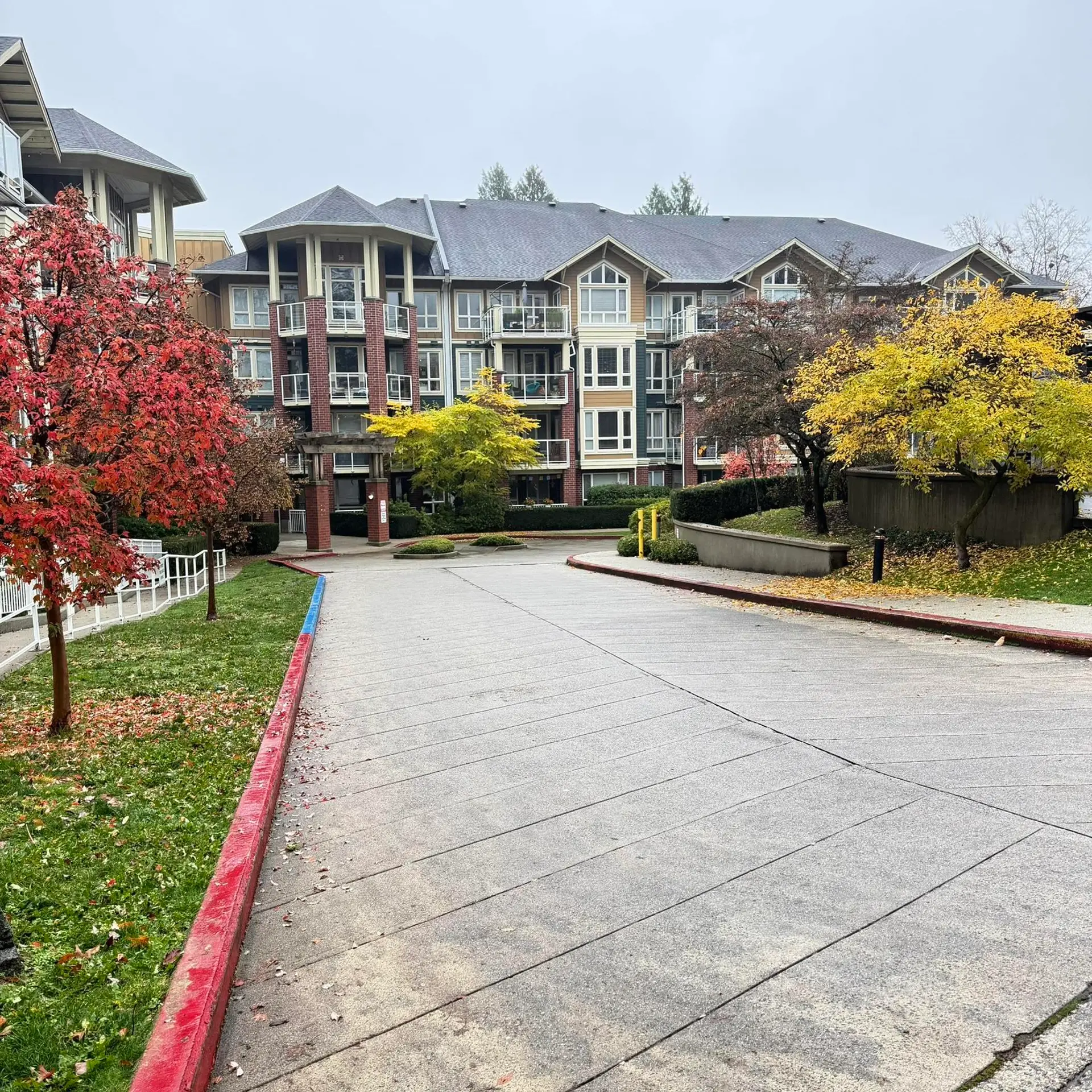 #307 14 E Royal Avenue - Image 2