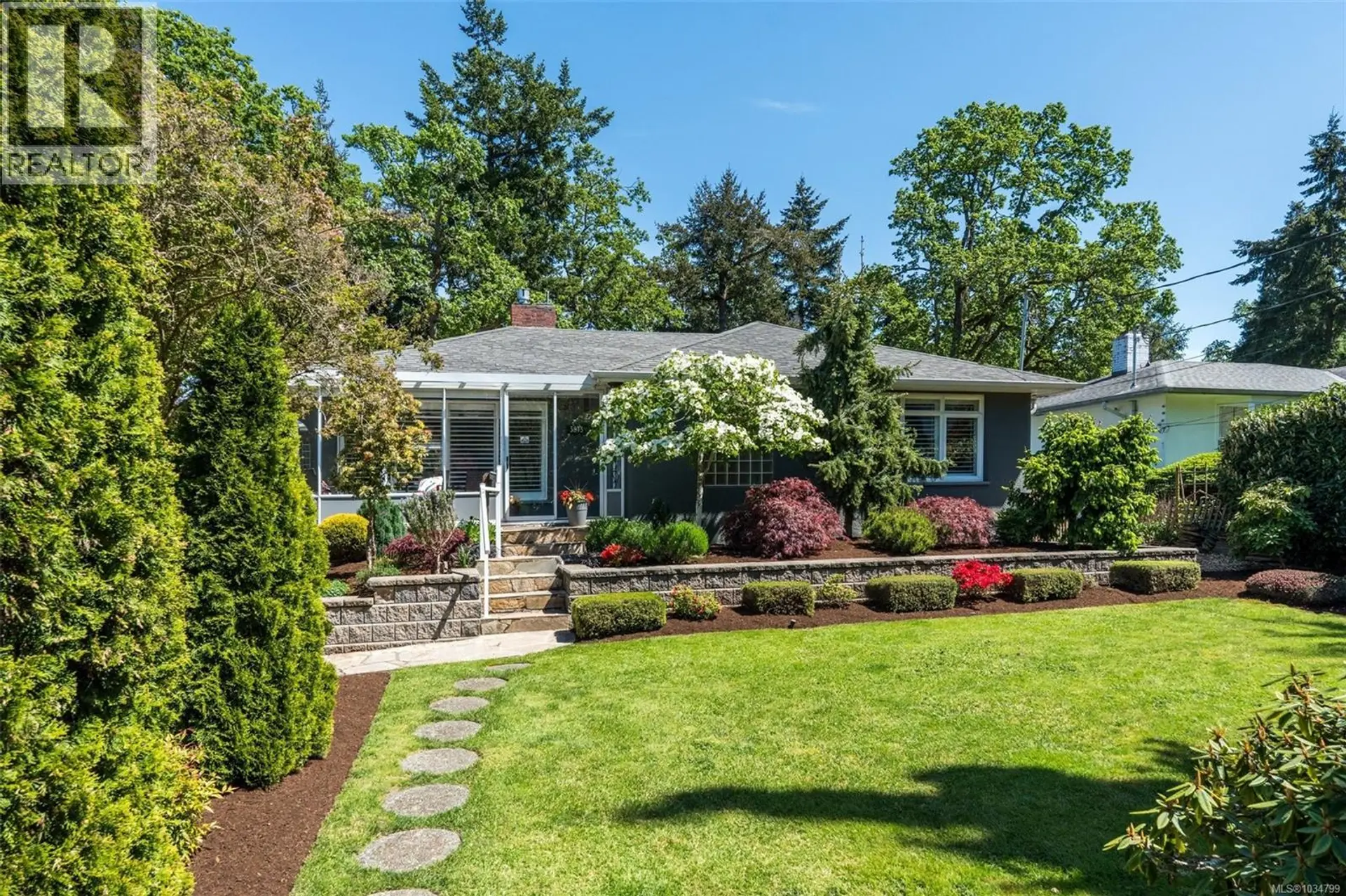 Property at 3913 Ascot Dr, Saanich, BC