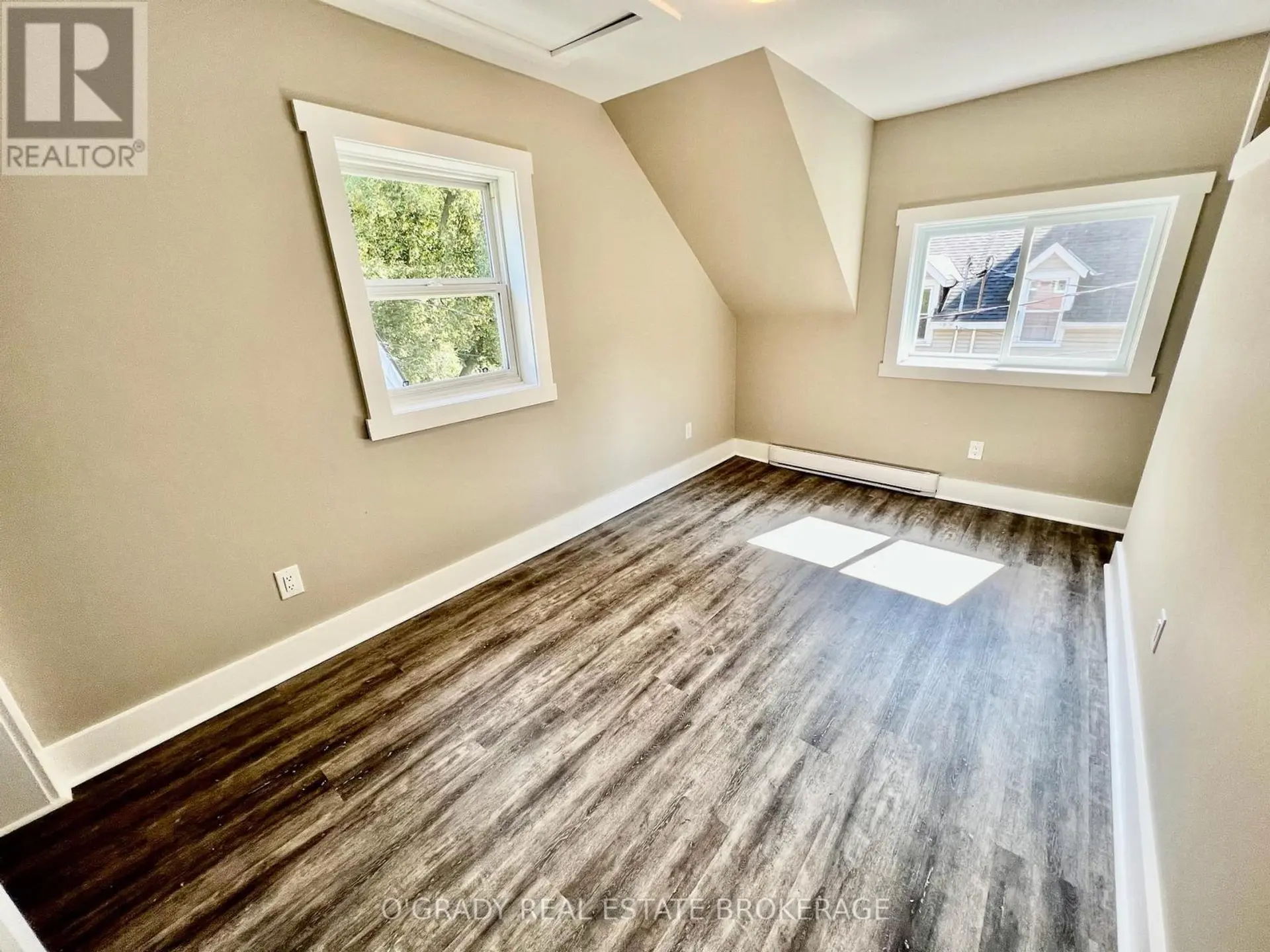 8 EDWARD LANE - Image 12