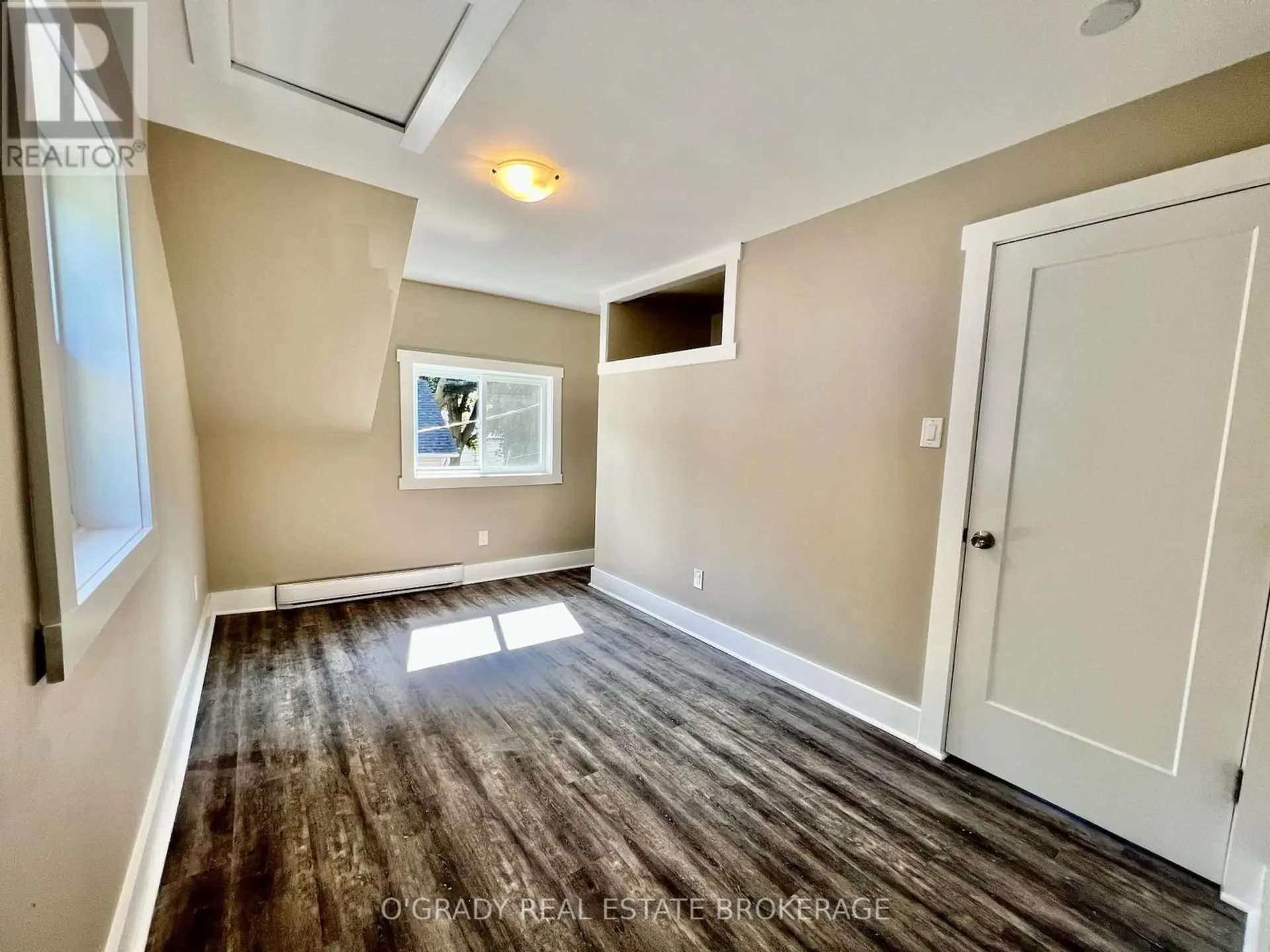 8 EDWARD LANE - Image 13
