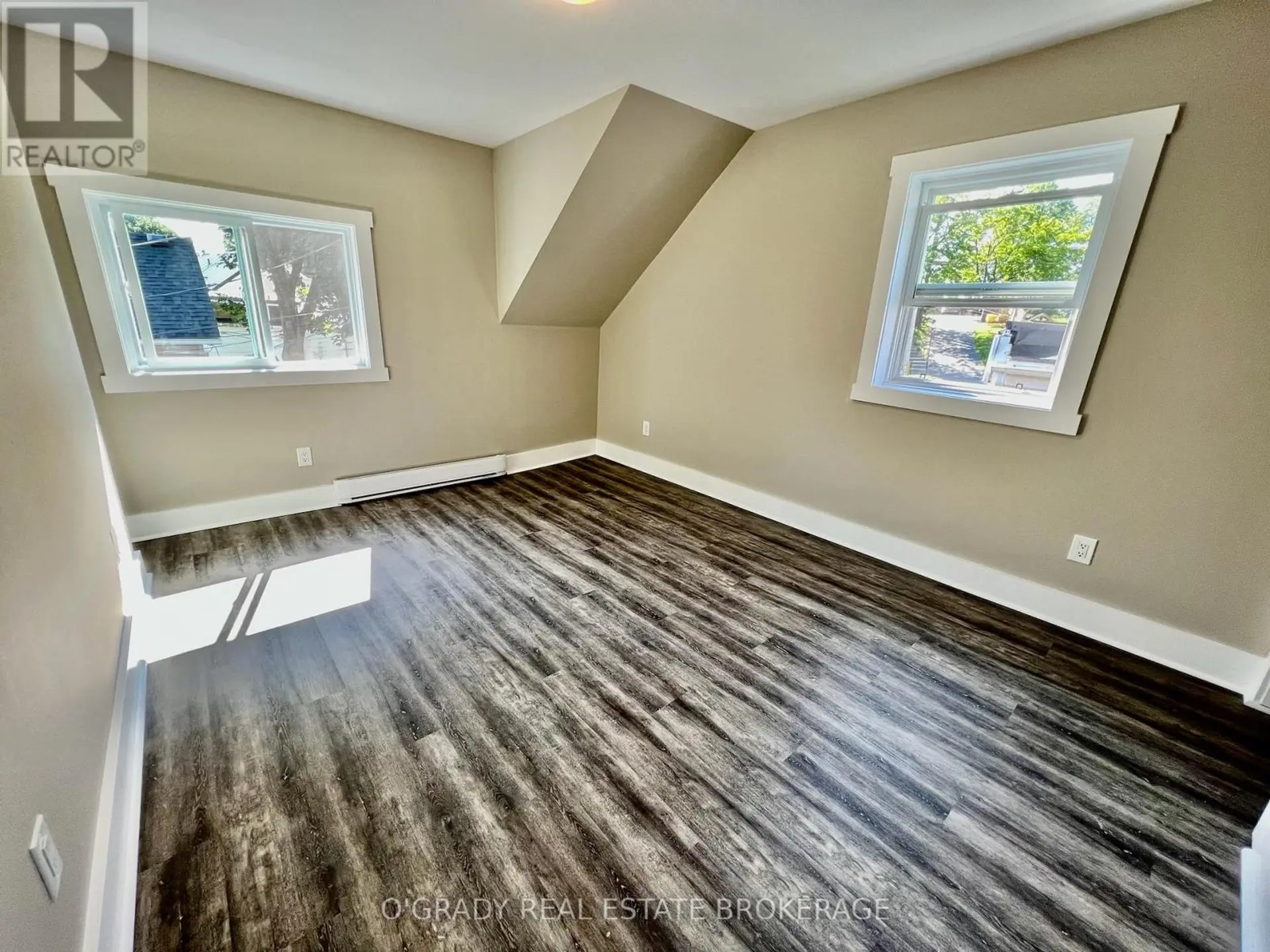 8 EDWARD LANE - Image 18