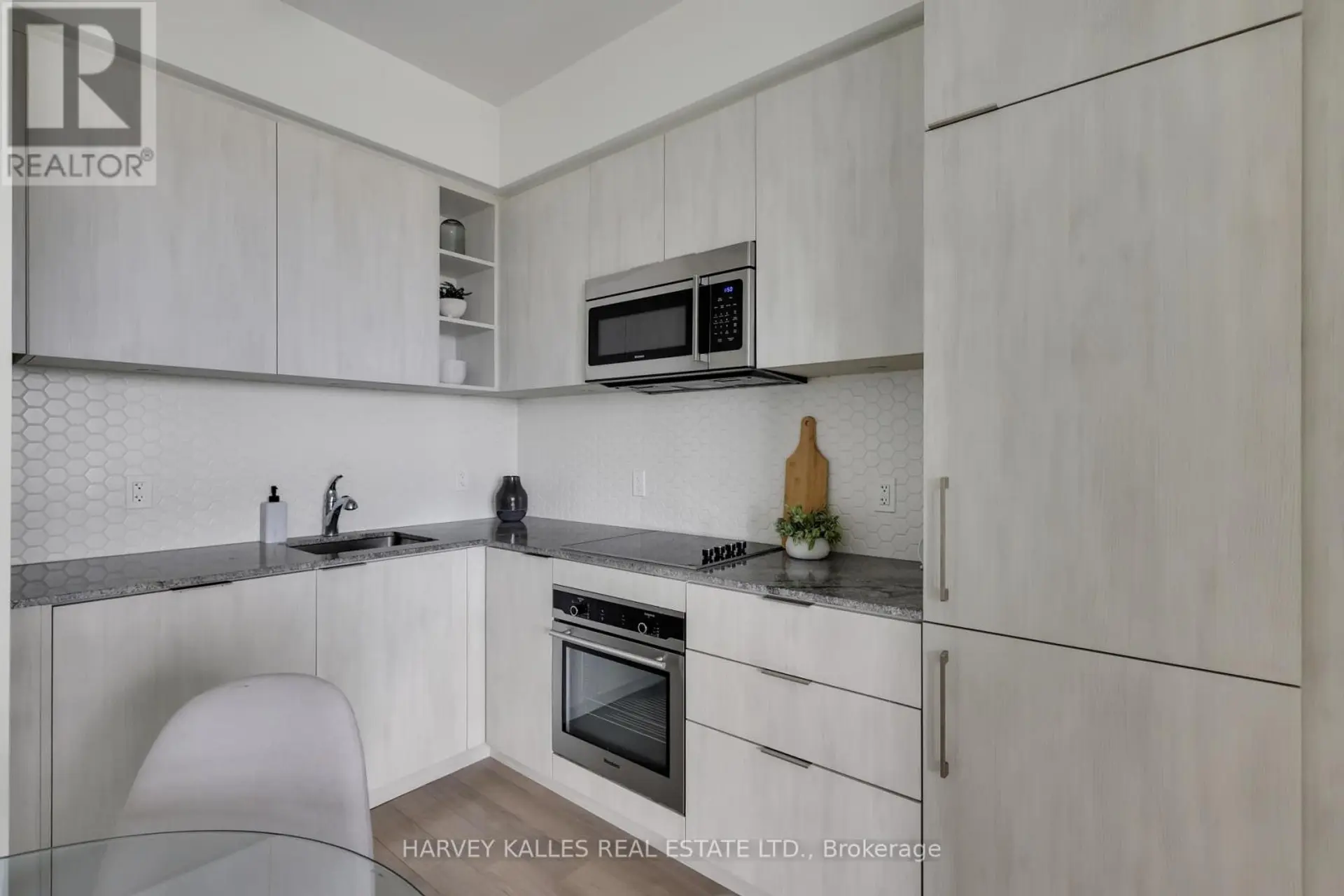 #1608 50 ORDNANCE STREET - Image 10