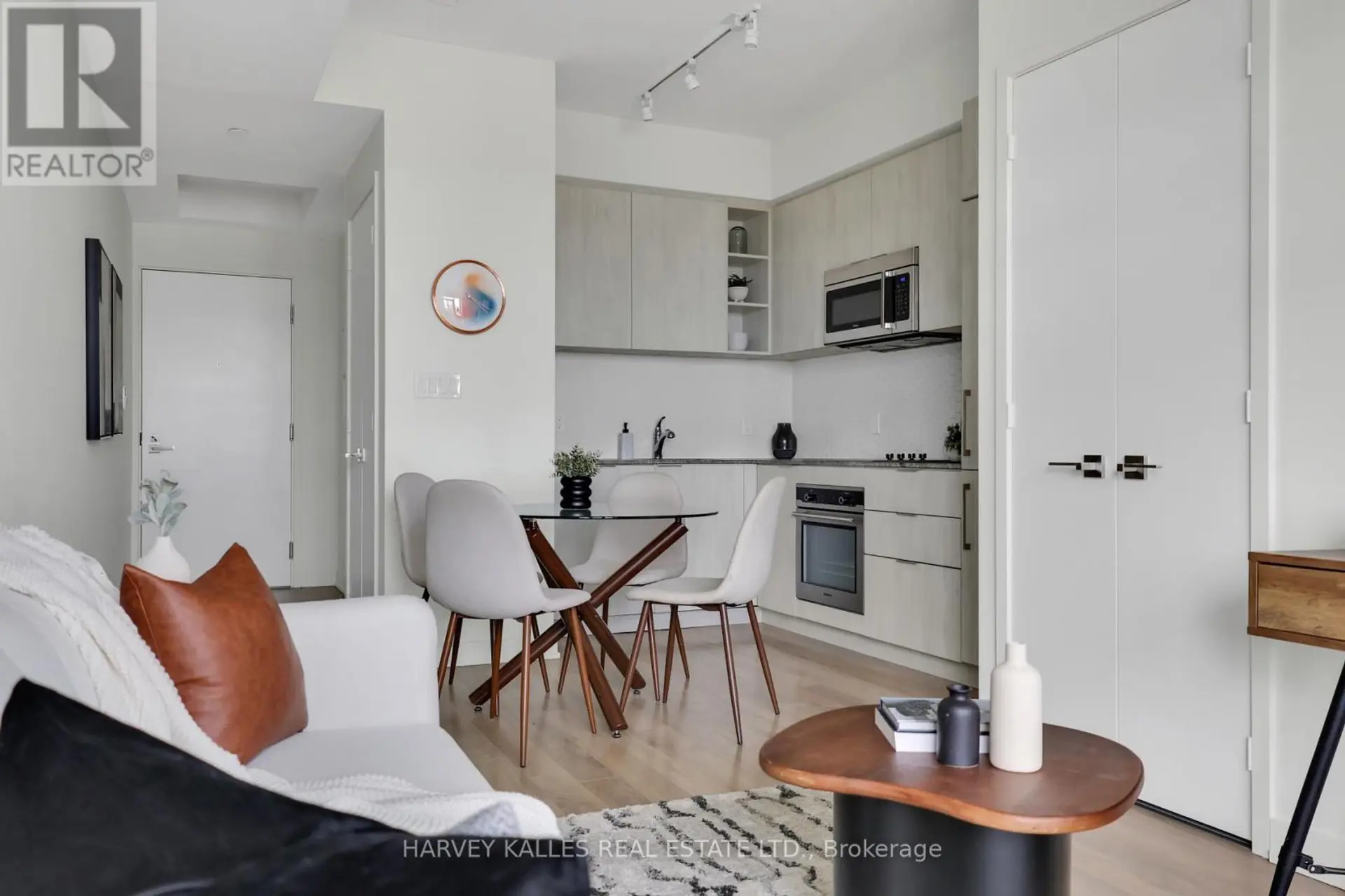 #1608 50 ORDNANCE STREET - Image 9