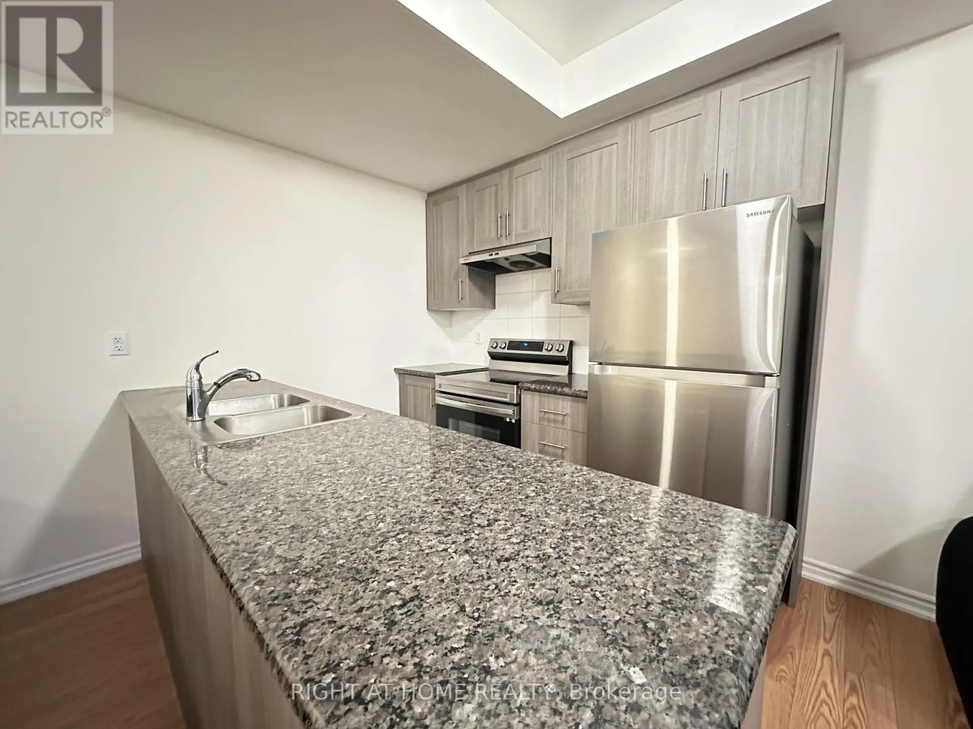#602 50 HALLIFORD PLACE - Image 9