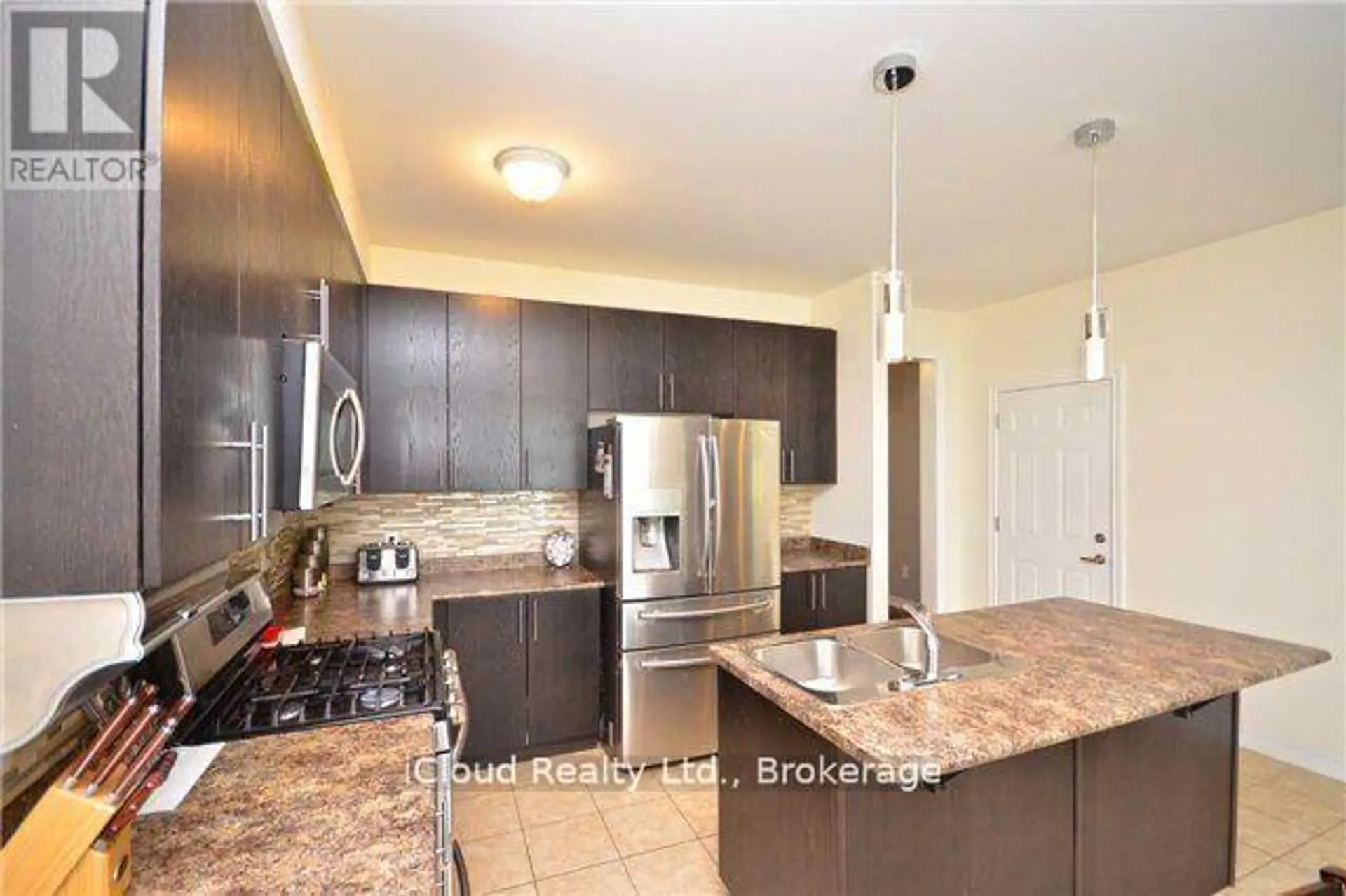 668 ARMSTRONG ROAD - Image 9