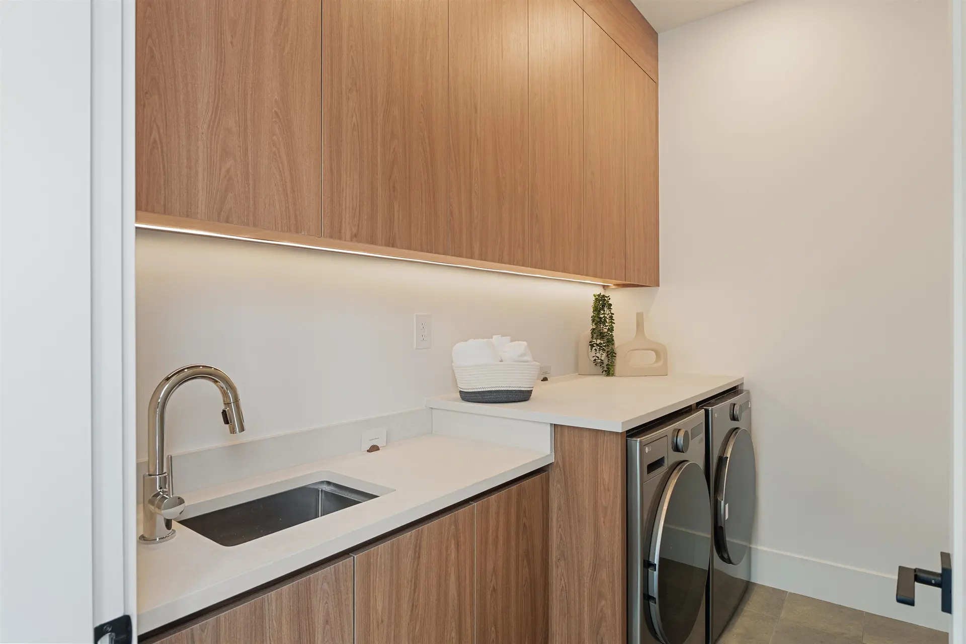 948 W 57th Avenue - Image 17