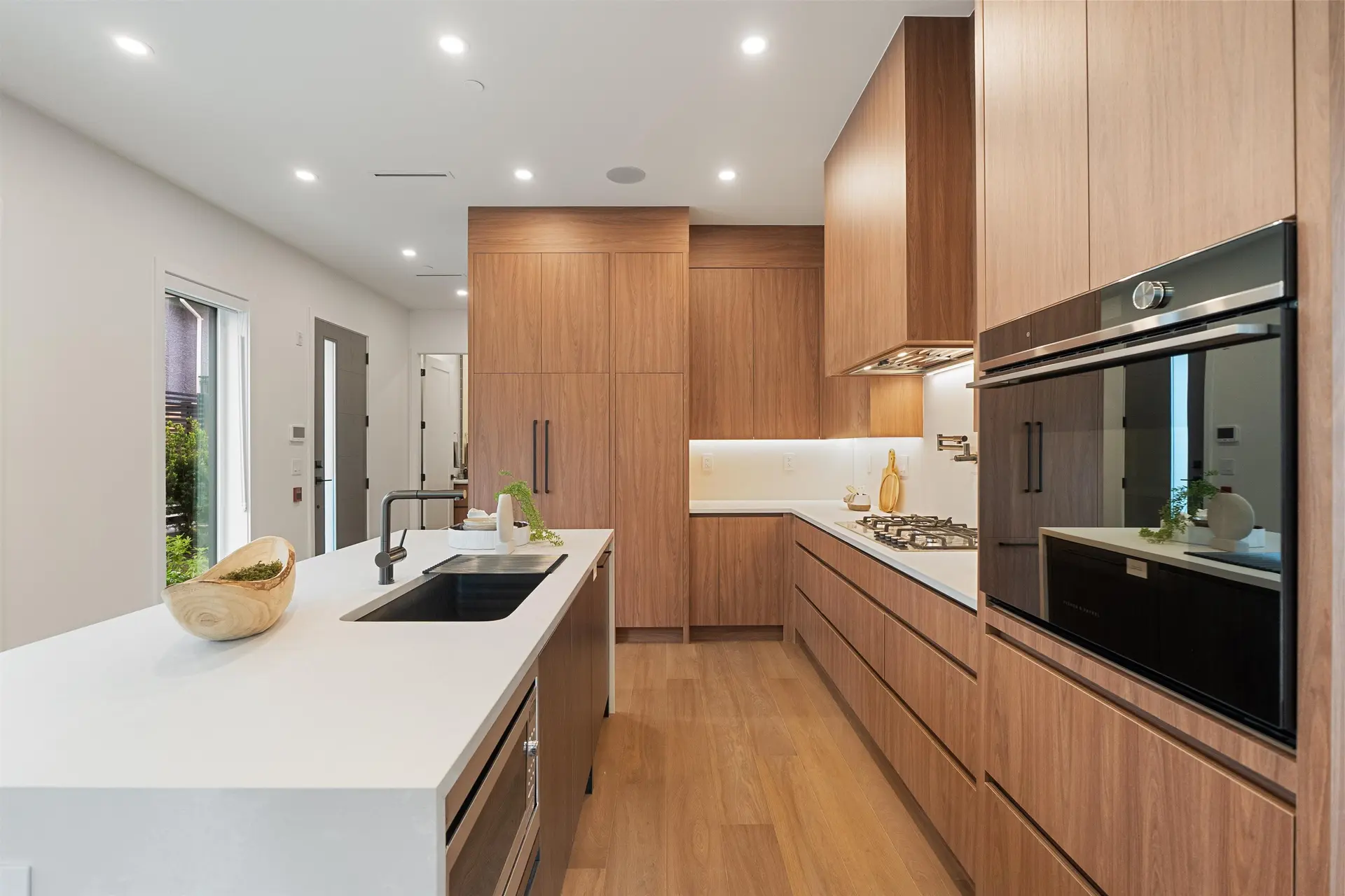 948 W 57th Avenue - Image 5