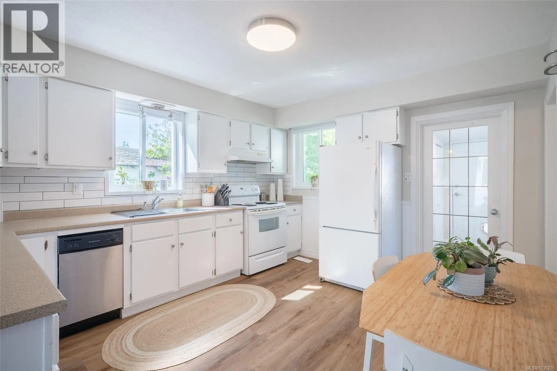4565 Lathom Rd - Image 2