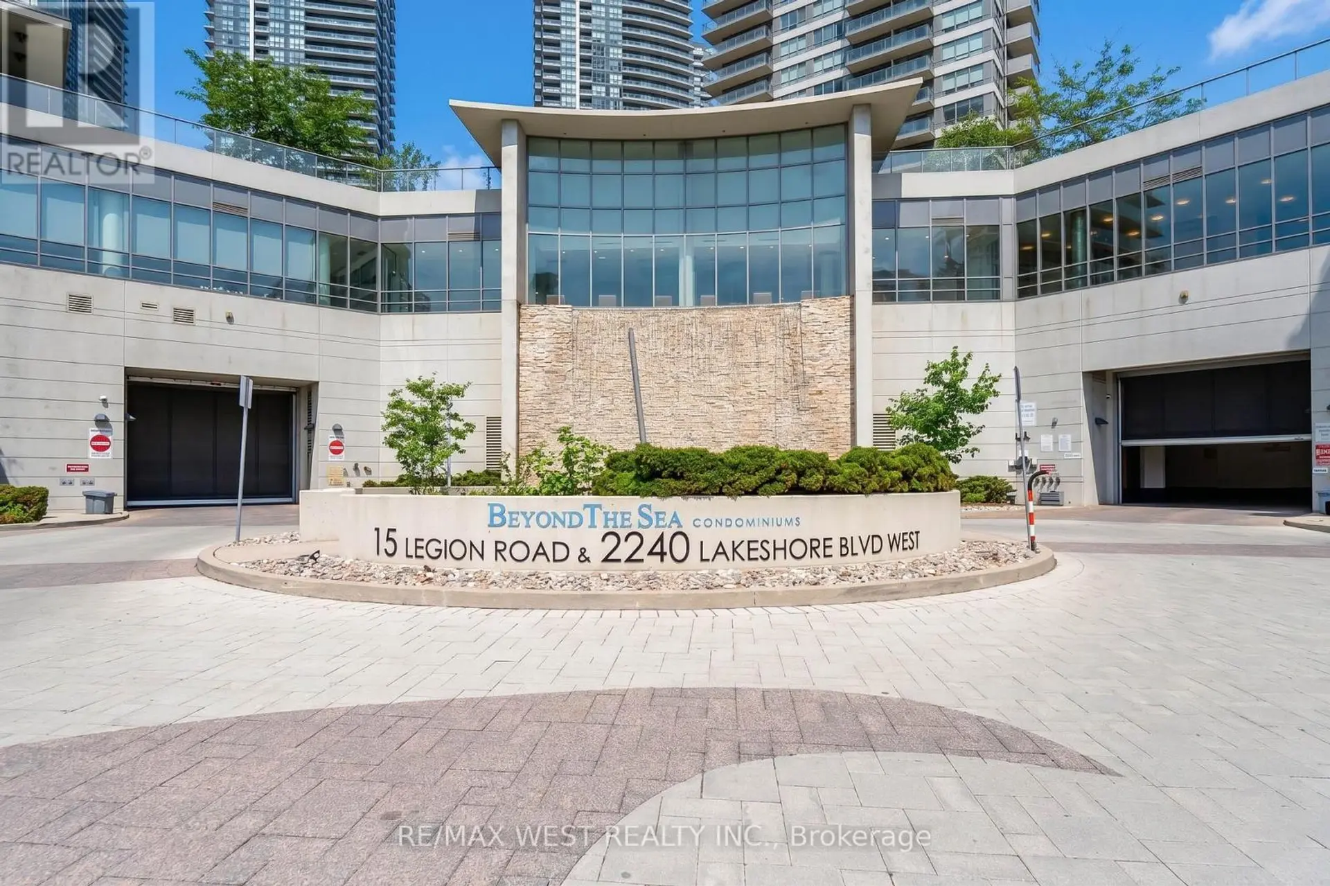 #505 2240 LAKE SHORE BOULEVARD W - Image 2