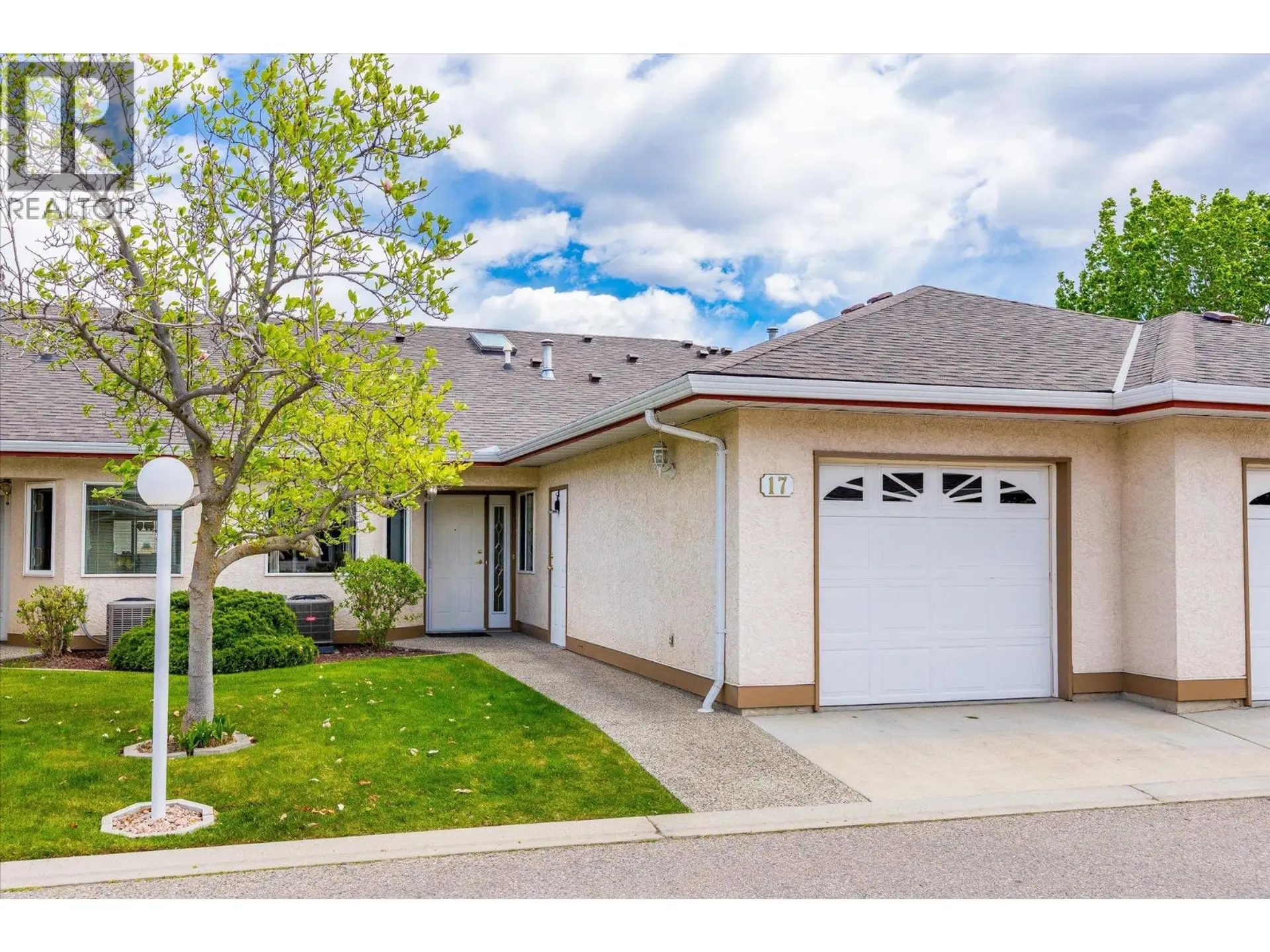 Property at #17 1874 Parkview Crescent, Kelowna, BC