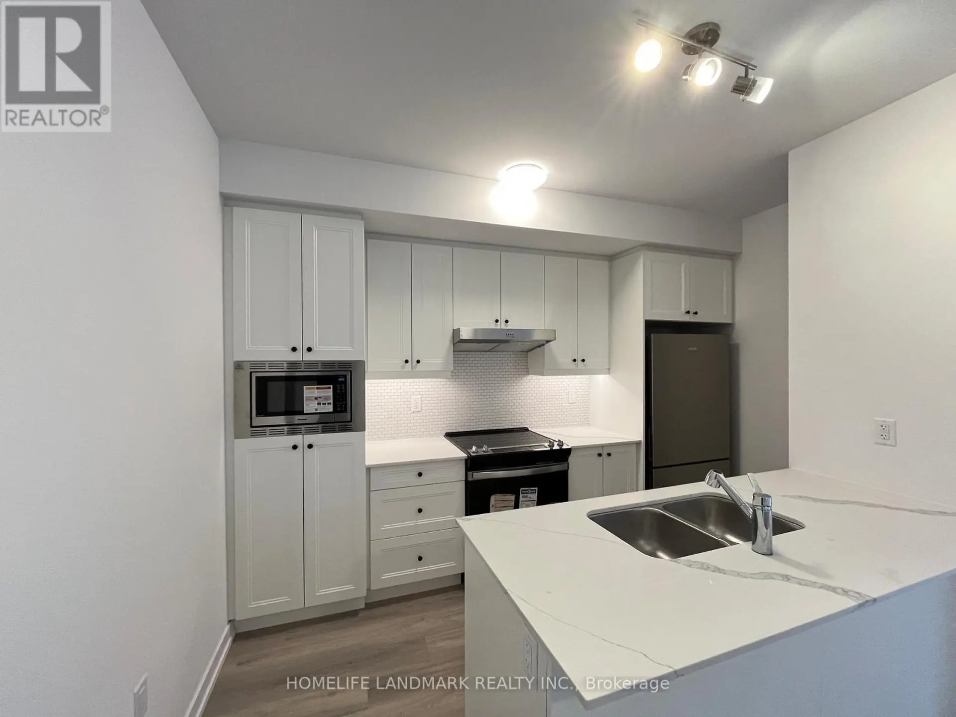 #319 5 BANCROFT LANE - Image 2