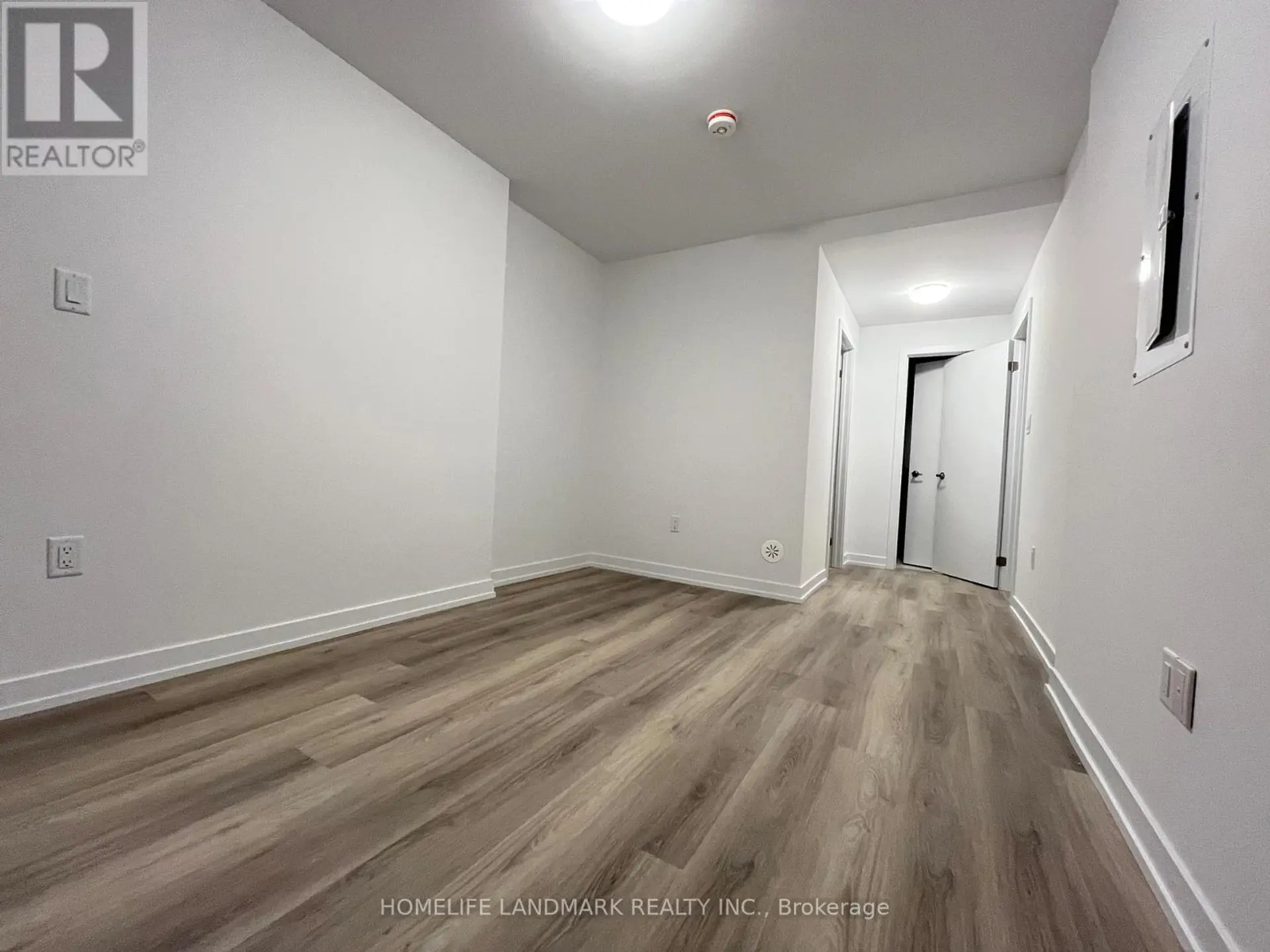 #319 5 BANCROFT LANE - Image 3