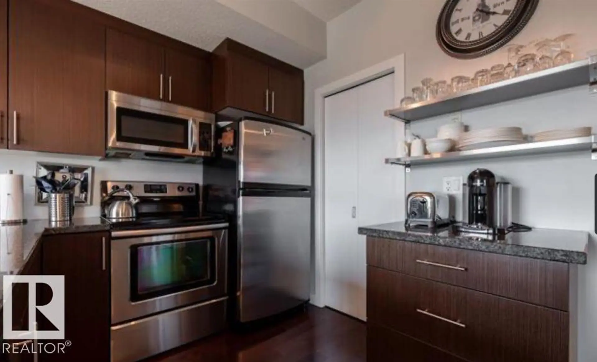 #702 10055 118 ST NW - Image 9