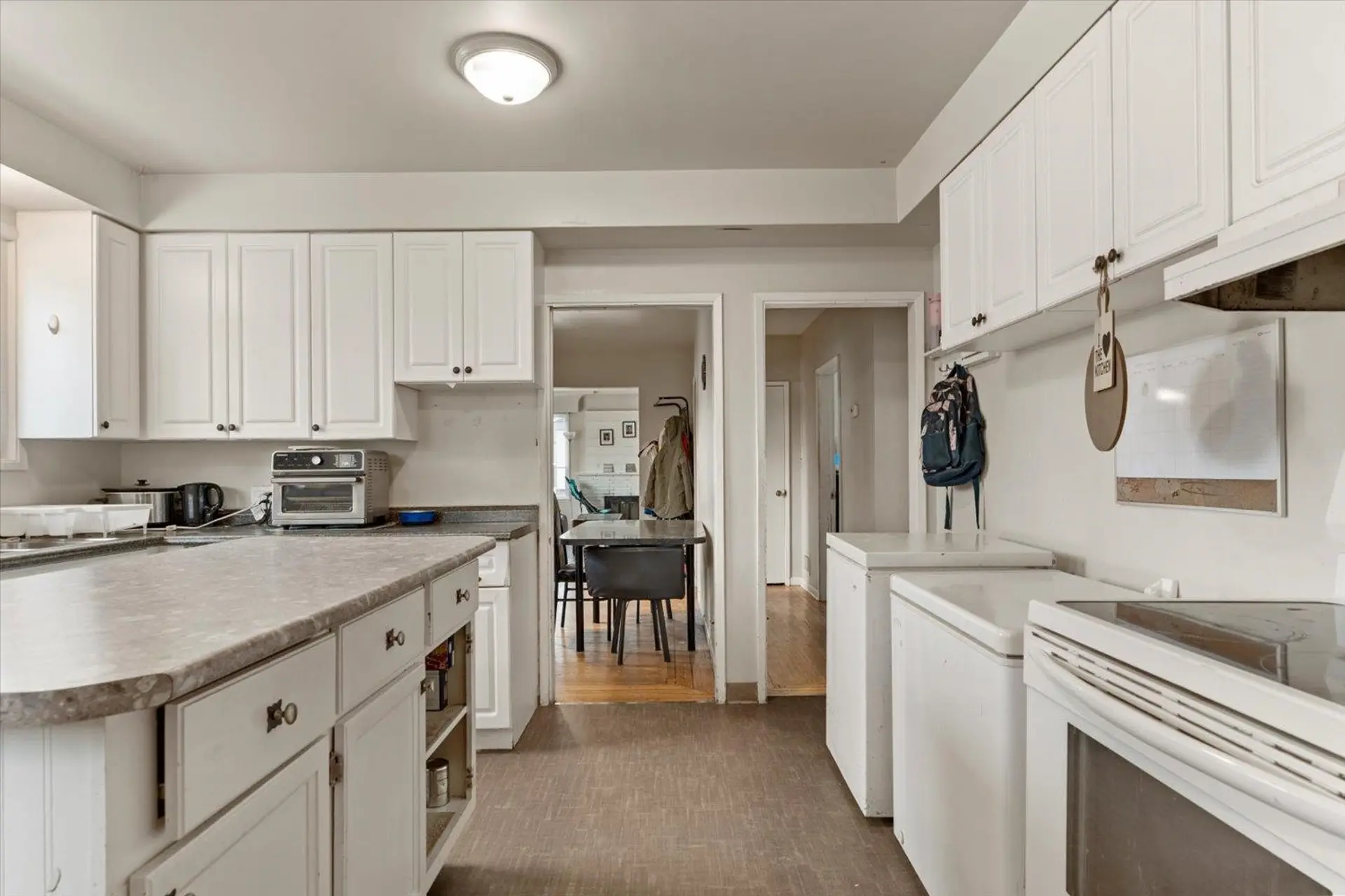 Property at 33919 Victory Boulevard, Abbotsford, BC