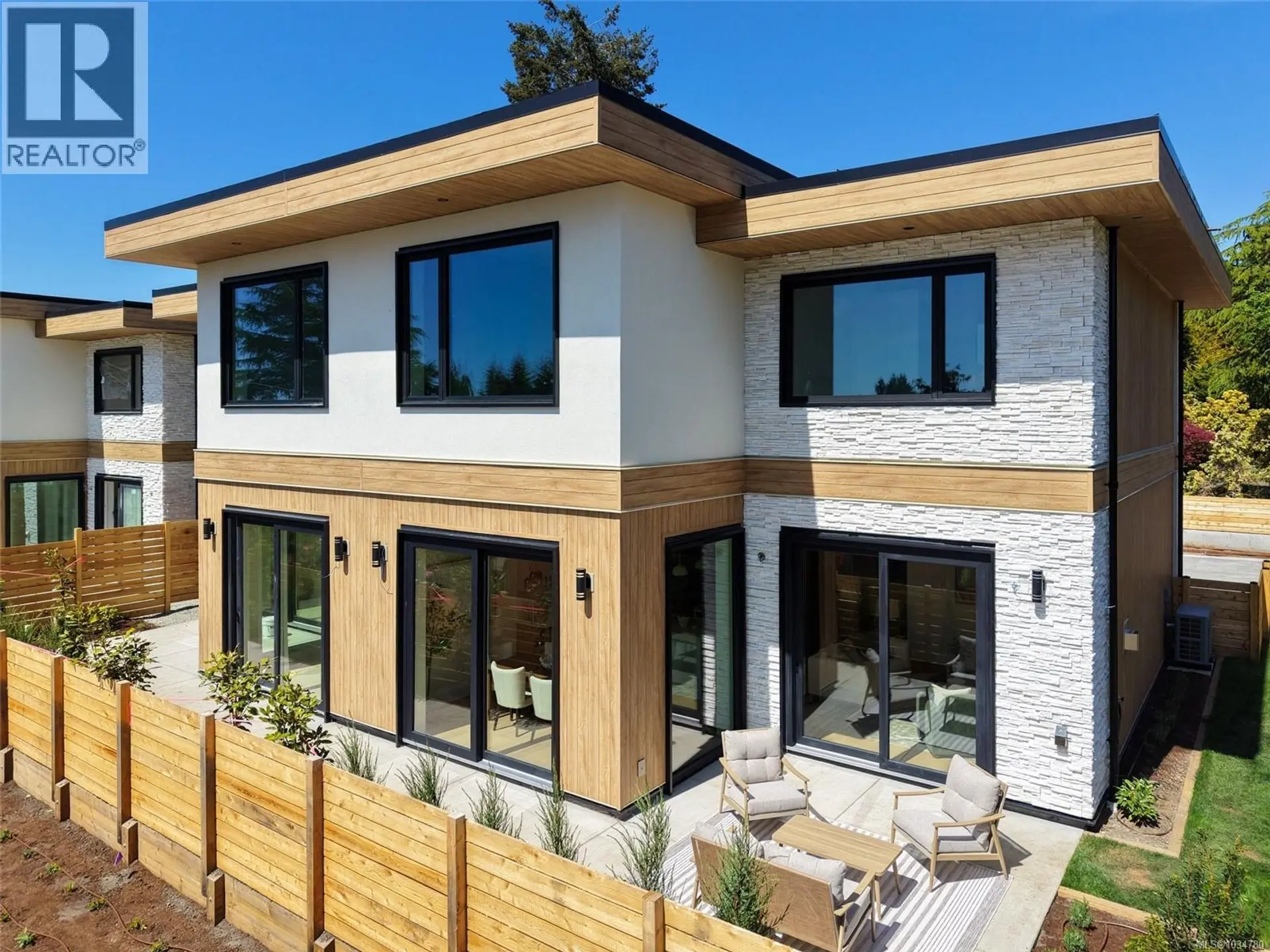 Property at #1 3022 Cadboro Bay Rd, Oak Bay, BC