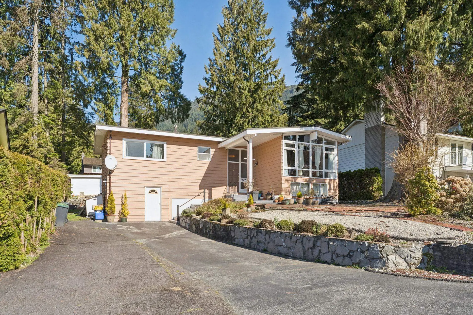 Property at 922 Canyon Boulevard, North Vancouver, BC