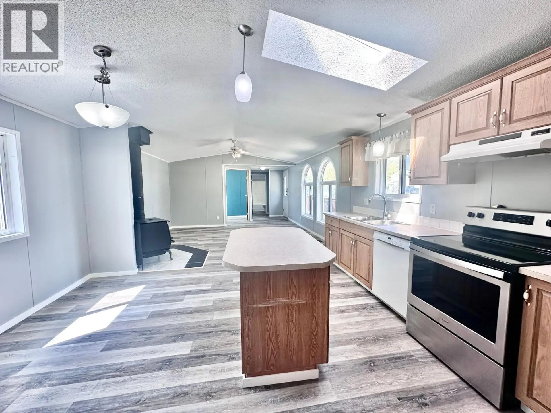 845 BEAVEN CRESCENT - Image 3