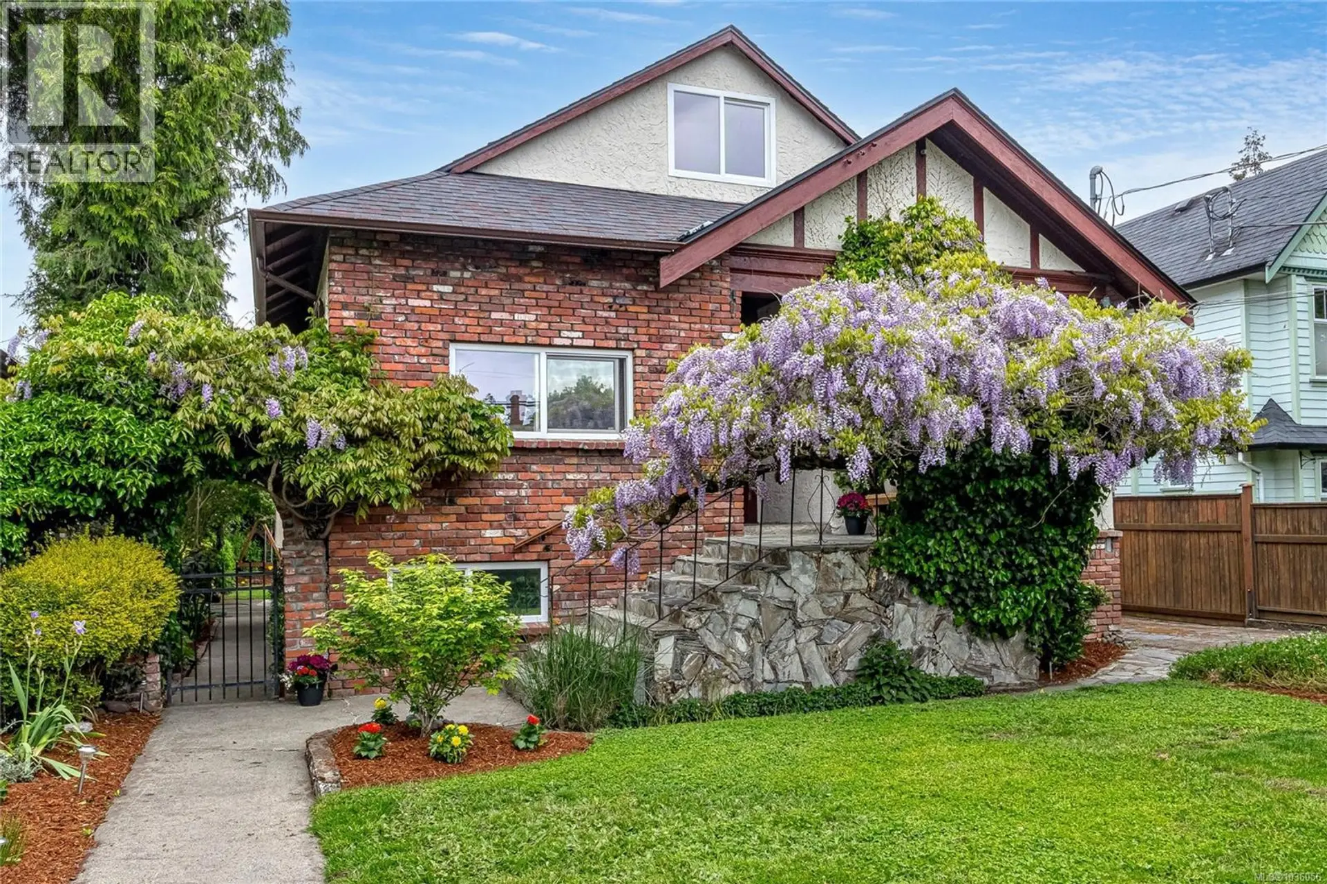 Property at 1730 Haultain St, Victoria, BC