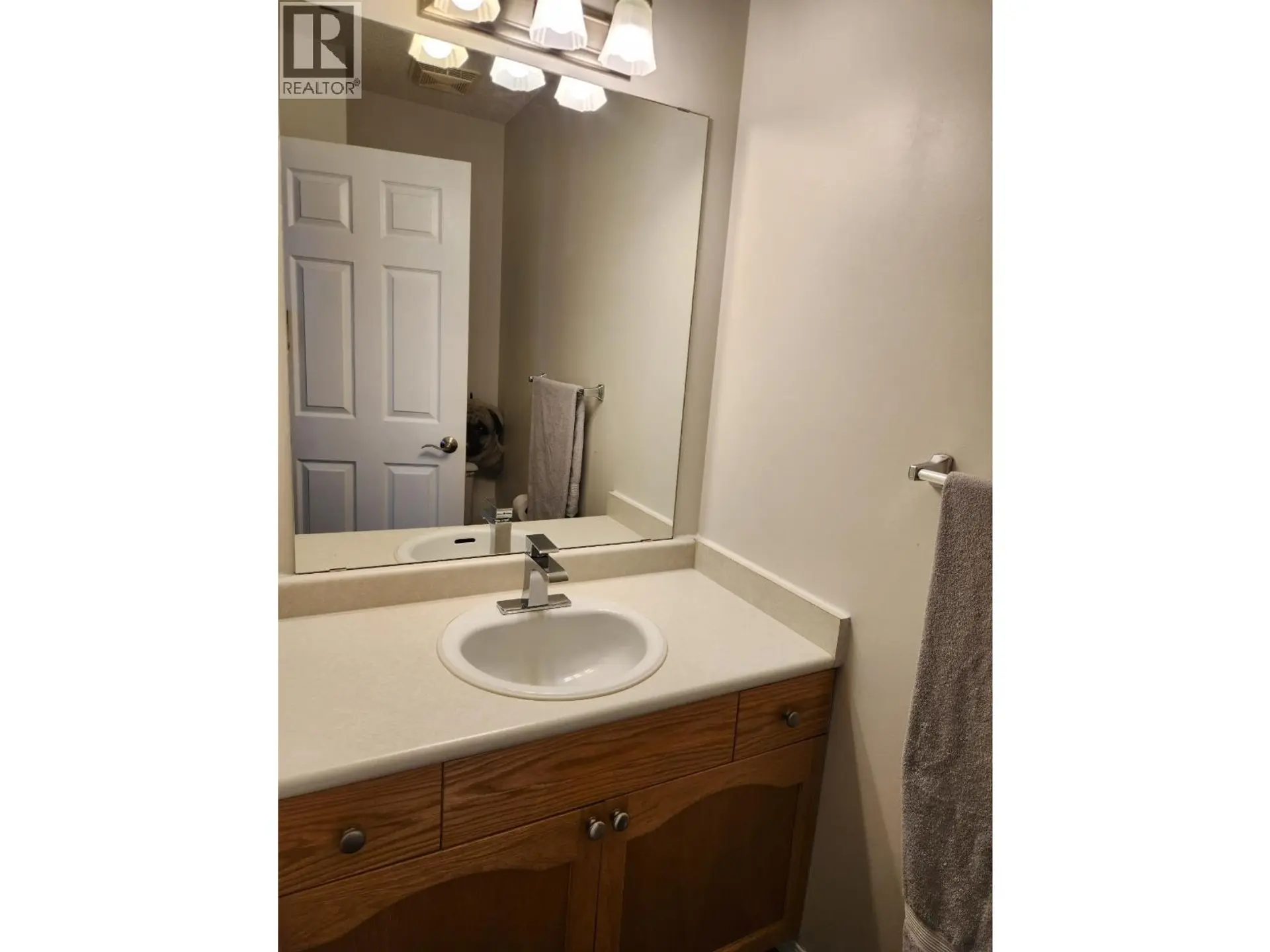 #121 3233 W MCGILL CRESCENT - Image 6