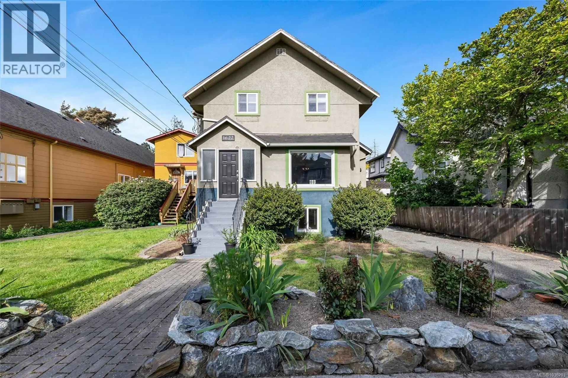 Property at 1622 Camosun St, Victoria, BC
