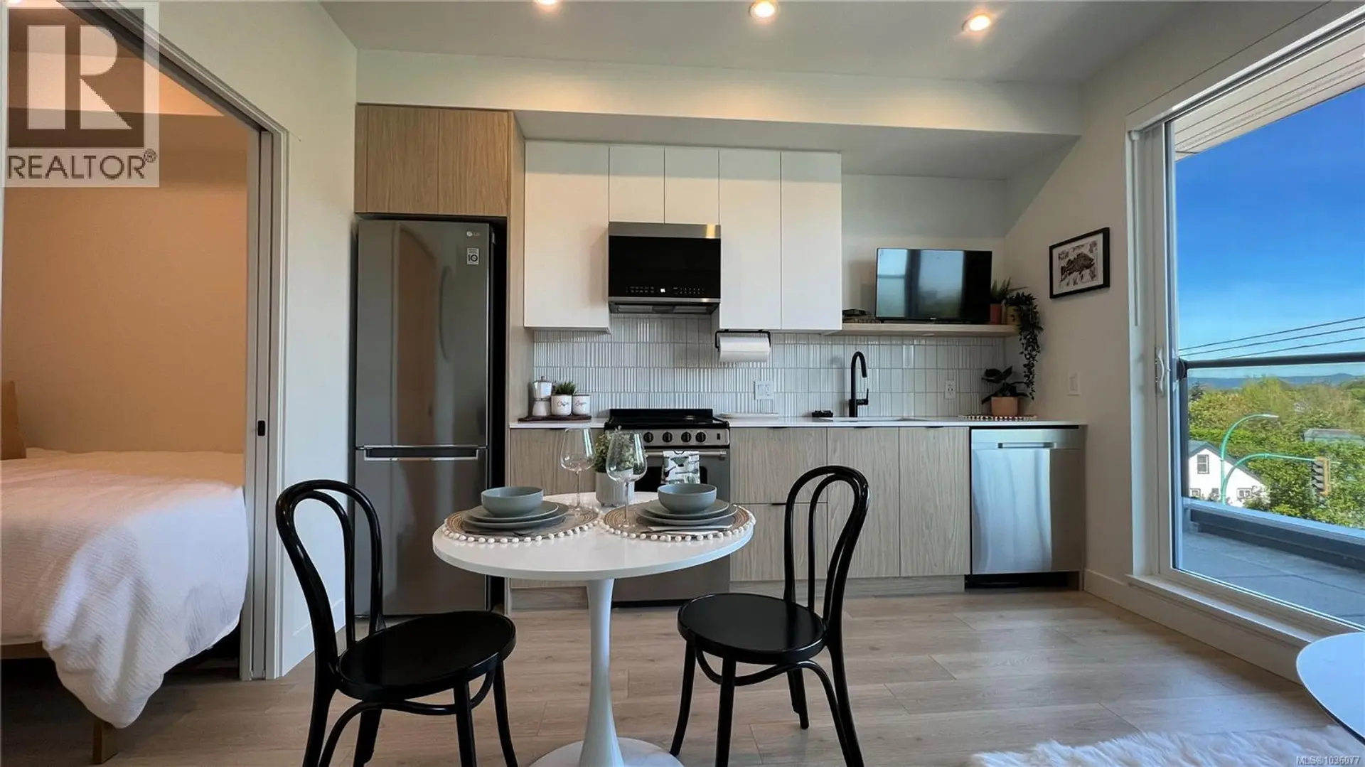 #404 1301 Hillside Ave - Image 7