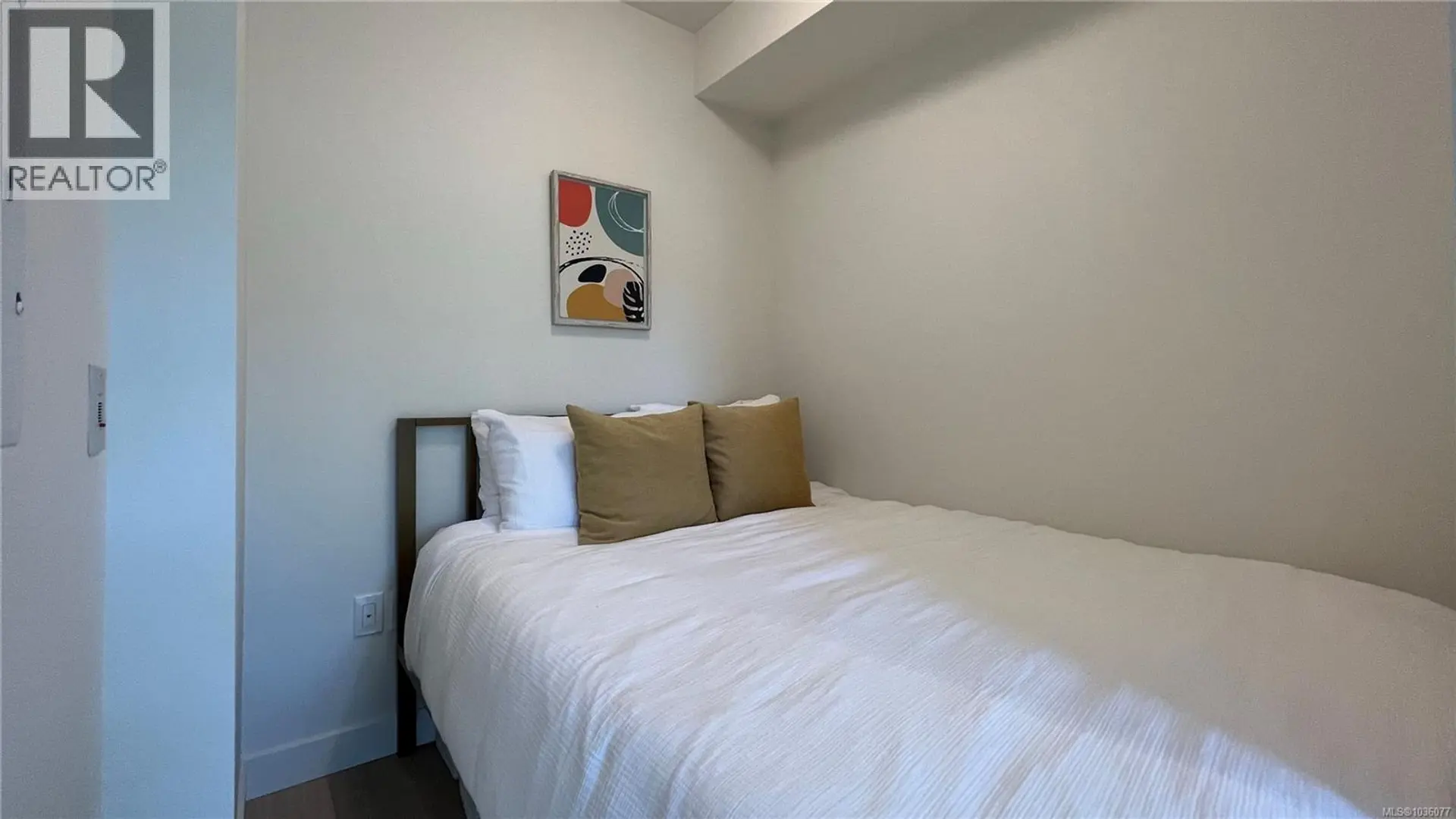 #404 1301 Hillside Ave - Image 8
