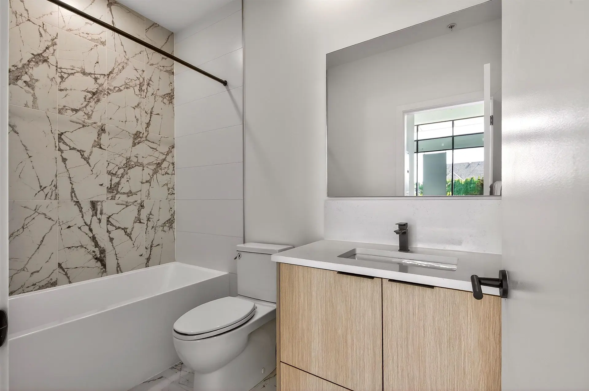 #101/202 422 E 3rd Street - Image 16