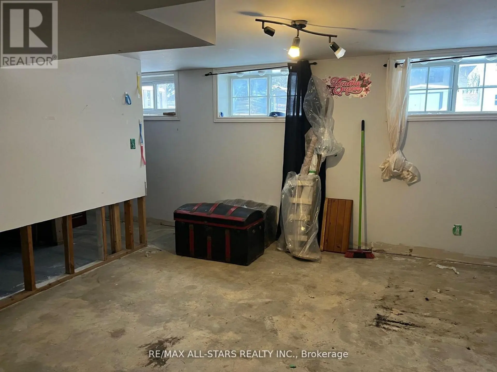 27 MARGARET STREET - Image 3