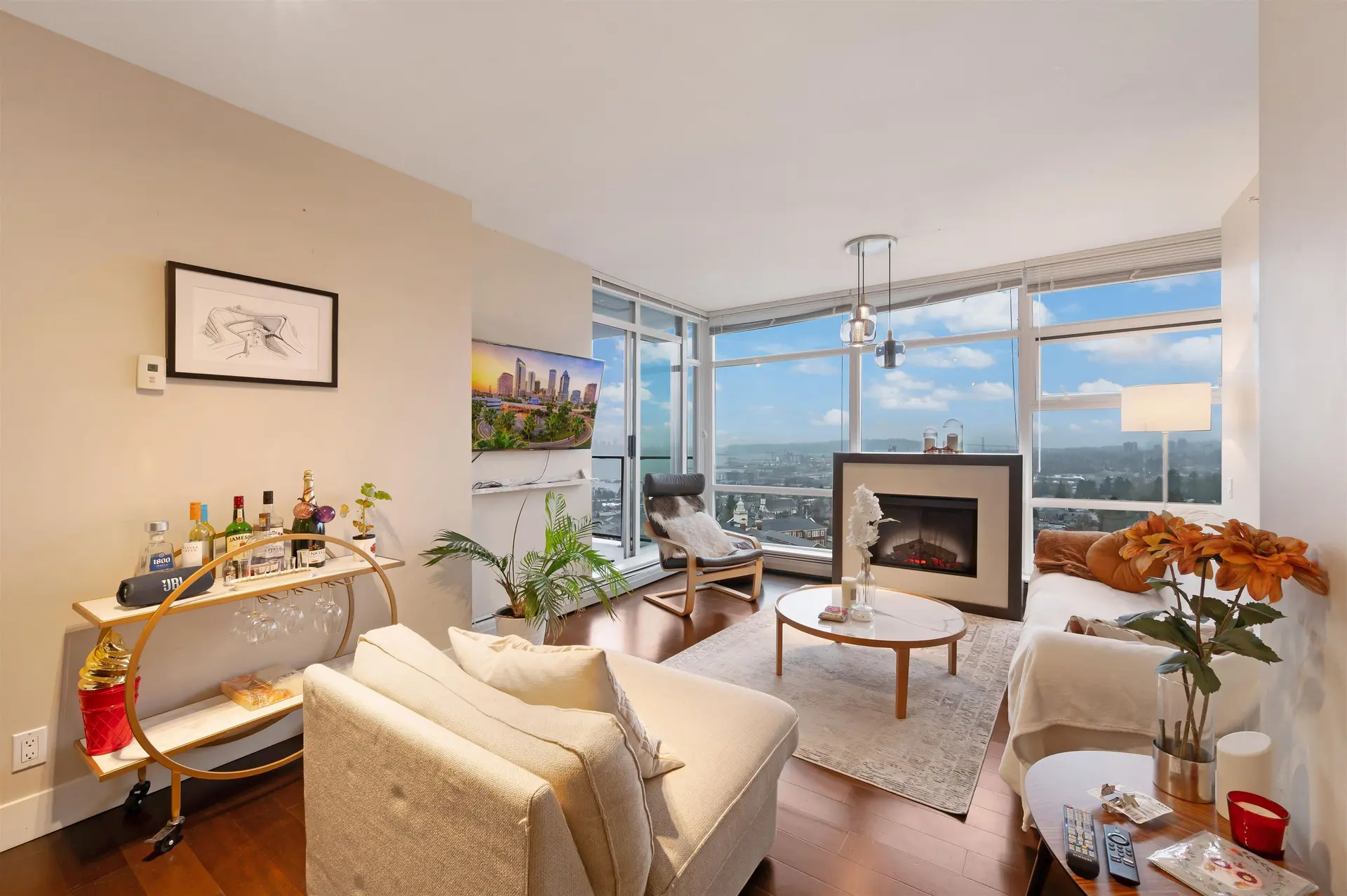 Property at #1304 1320 Chesterfield Avenue, North Vancouver, BC