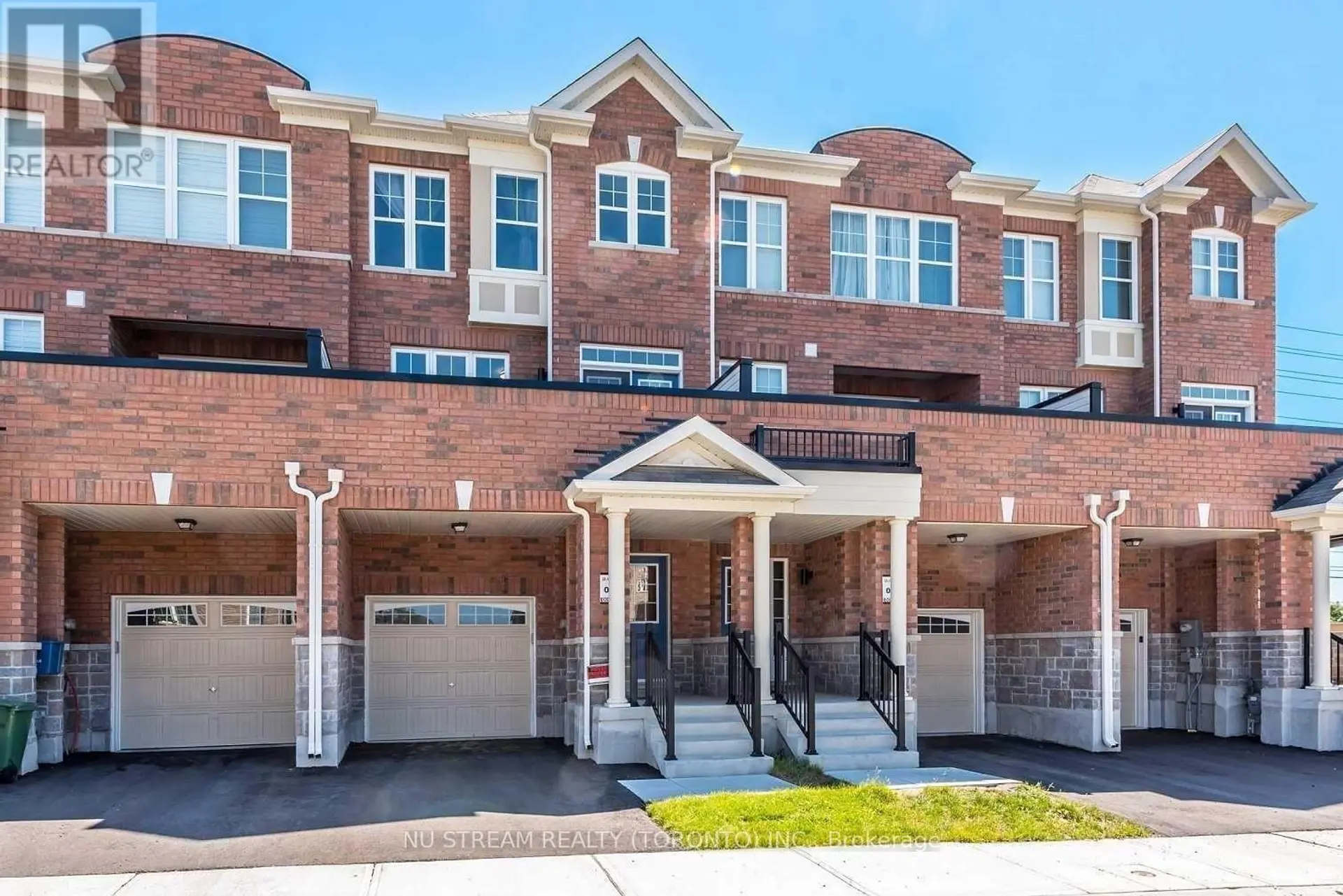 10578 BATHURST STREET - Image 1