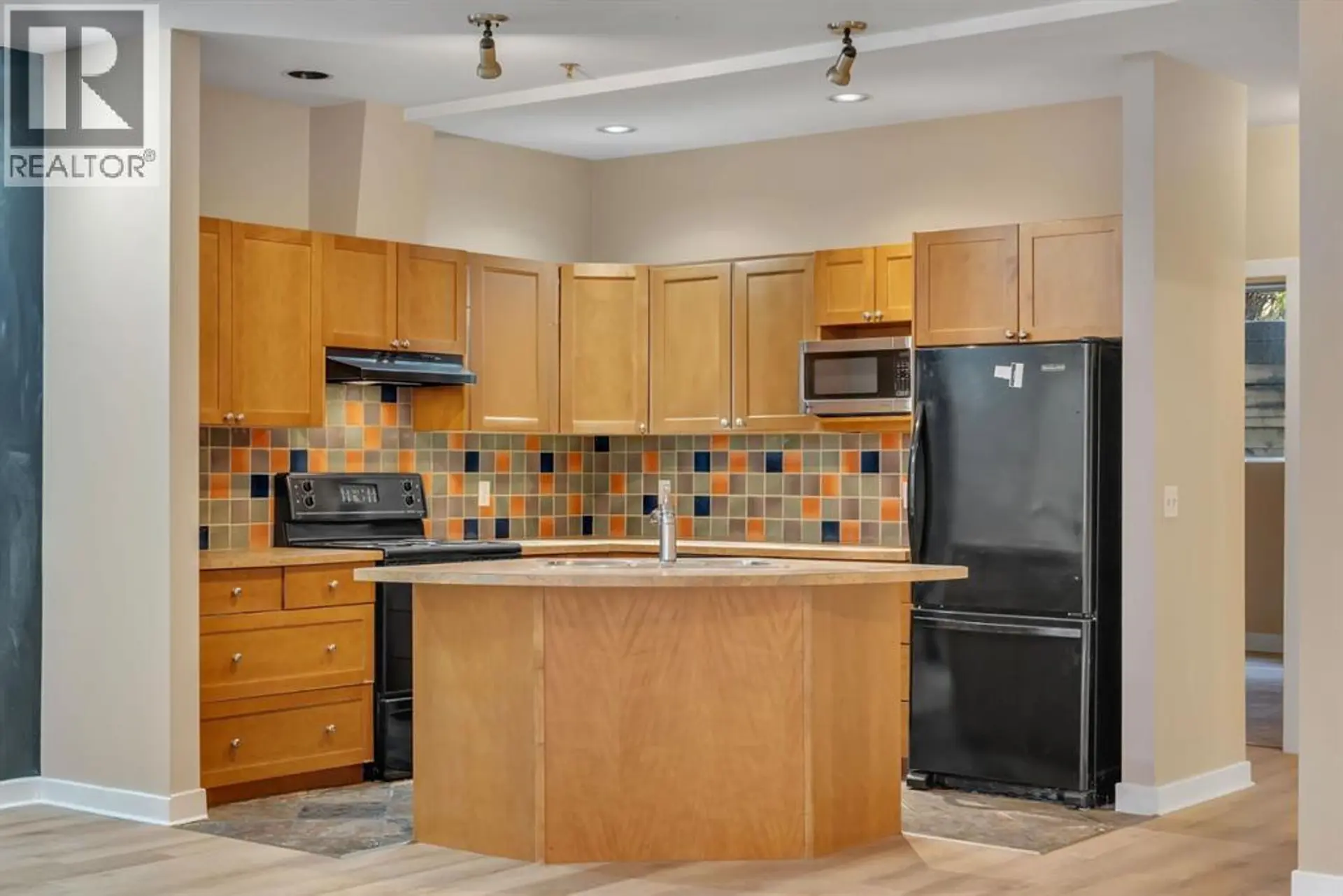 #403 718 5 Street NE - Image 4