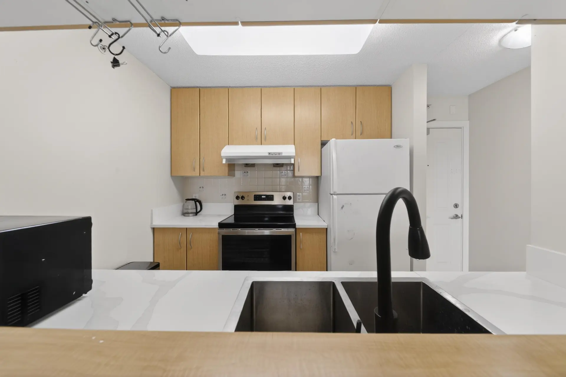 #403 3638 Vanness Avenue - Image 13