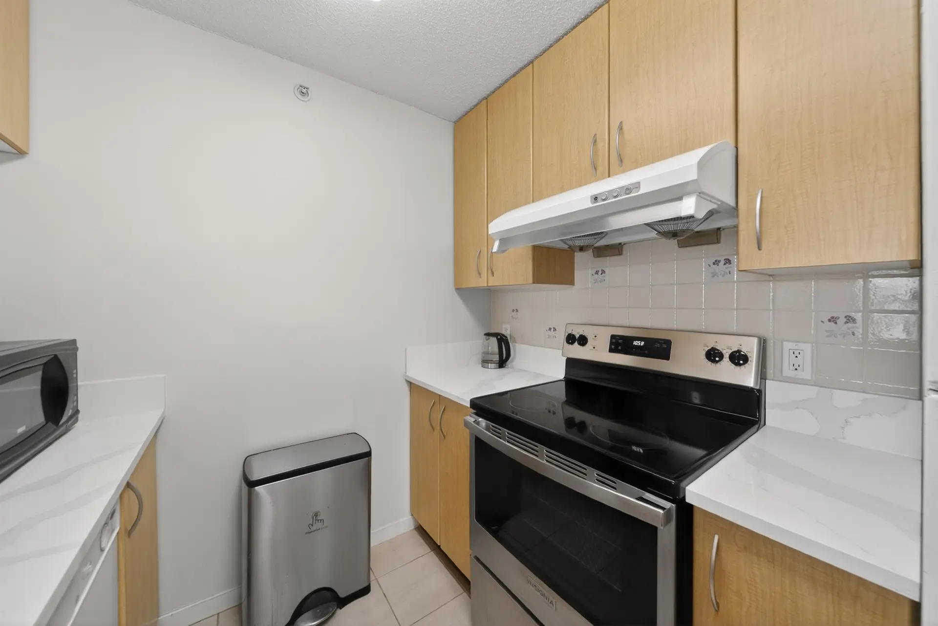 #403 3638 Vanness Avenue - Image 12