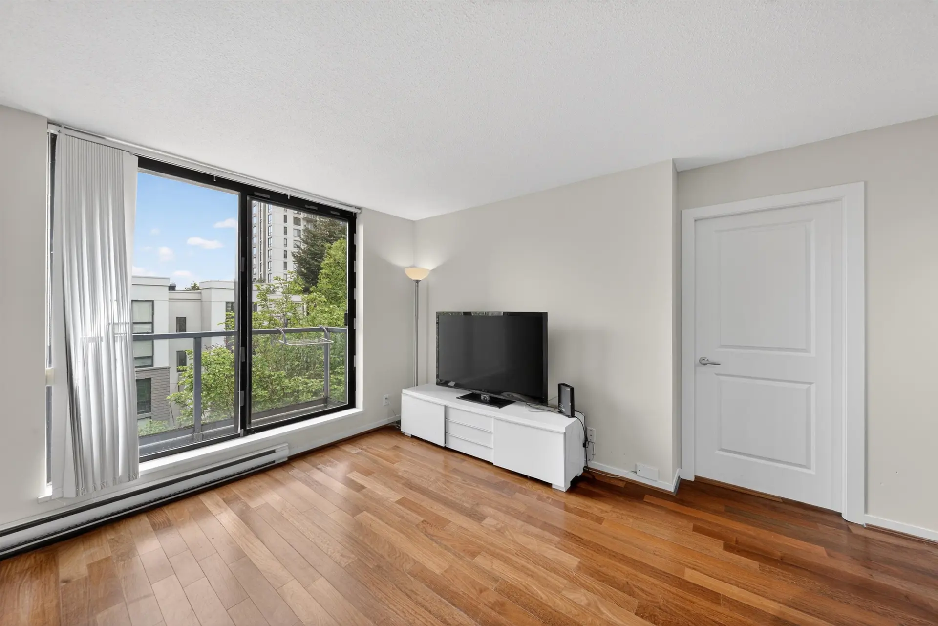 #403 3638 Vanness Avenue - Image 5