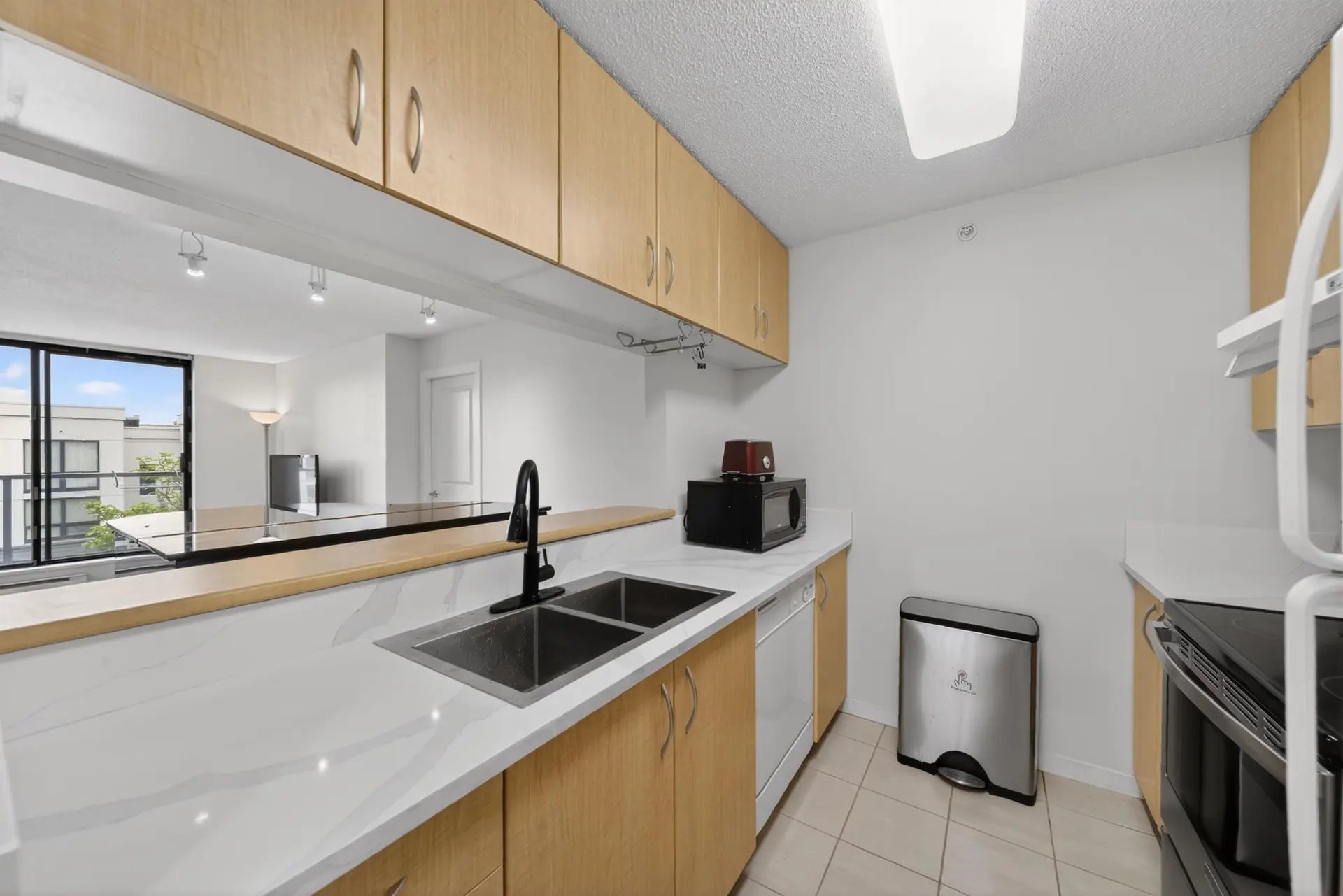 #403 3638 Vanness Avenue - Image 11
