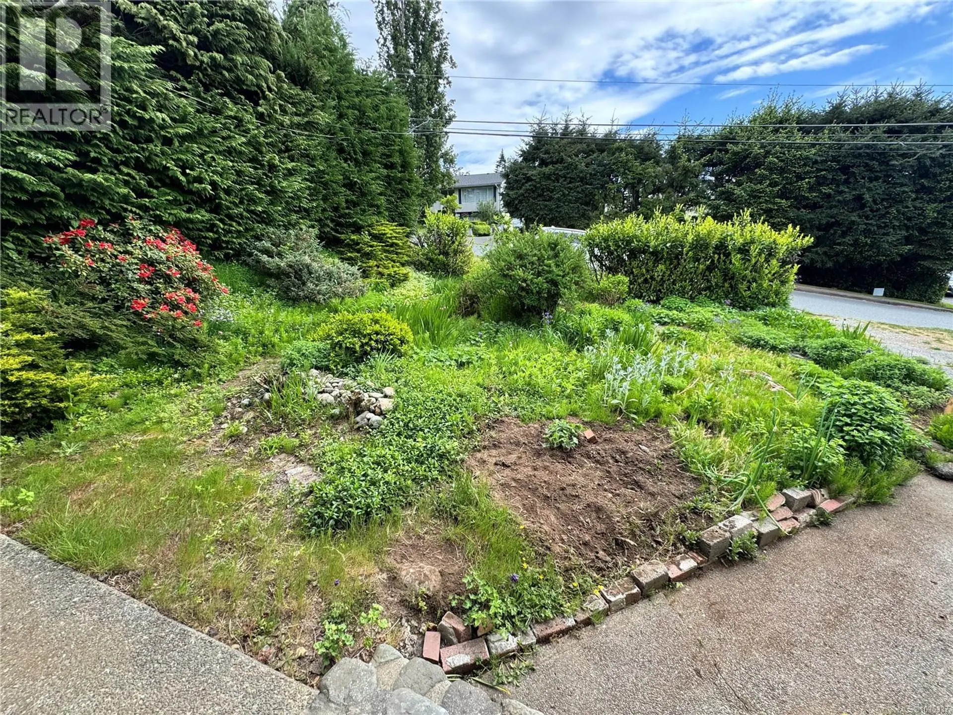 780 Westmere Rd - Image 15