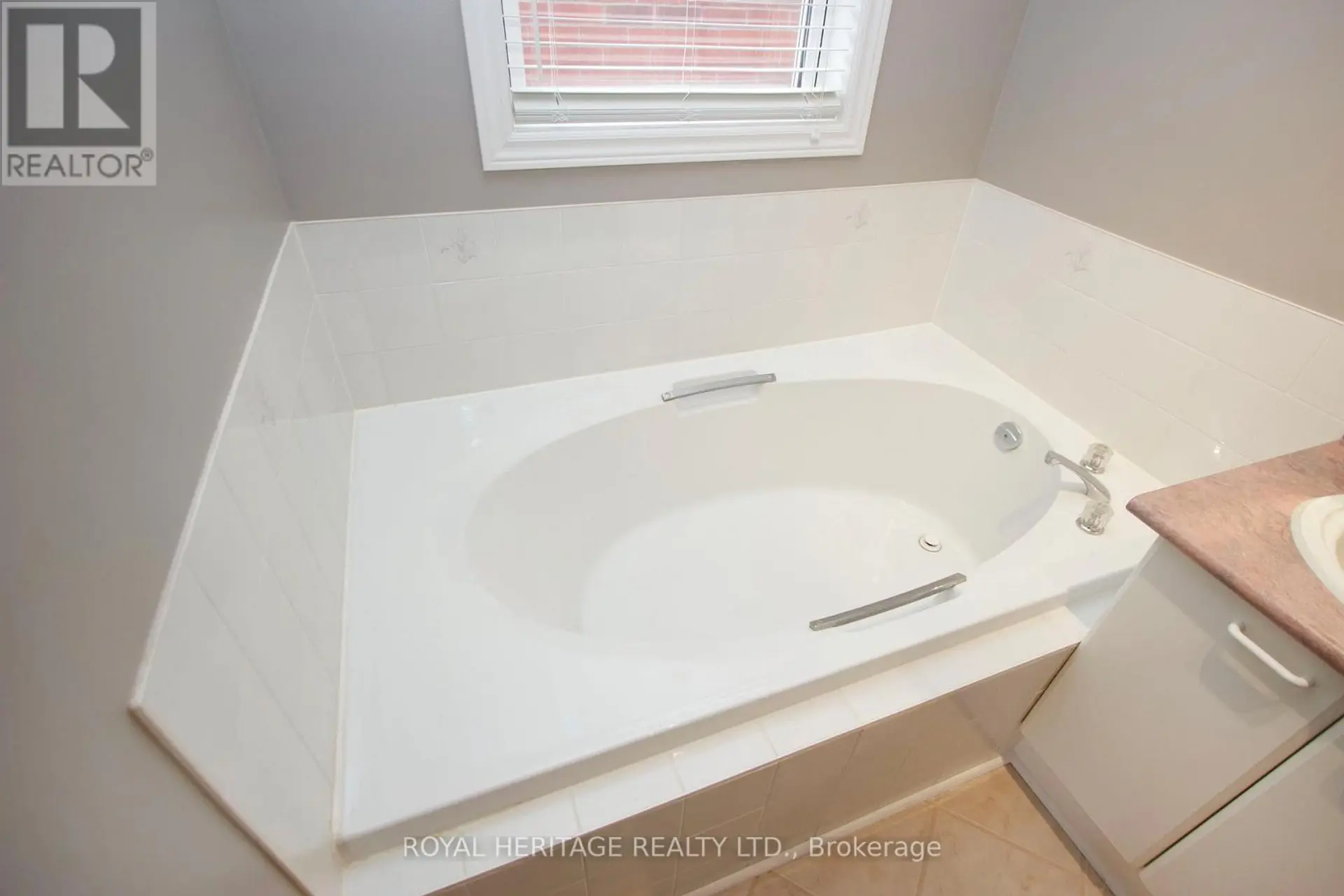 92 BOOTH CRESCENT - Image 12