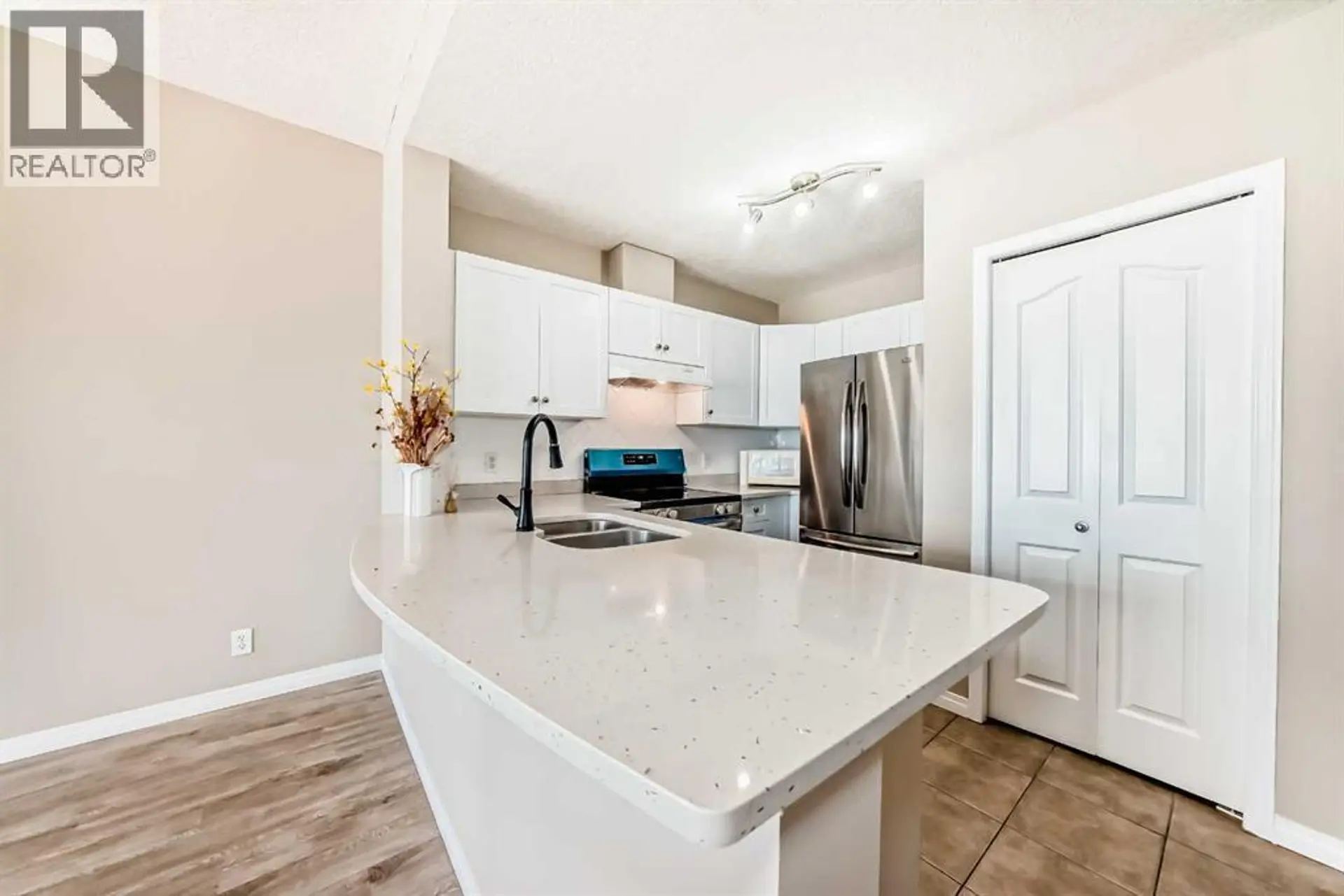 #707 1053 10 Street SW - Image 3