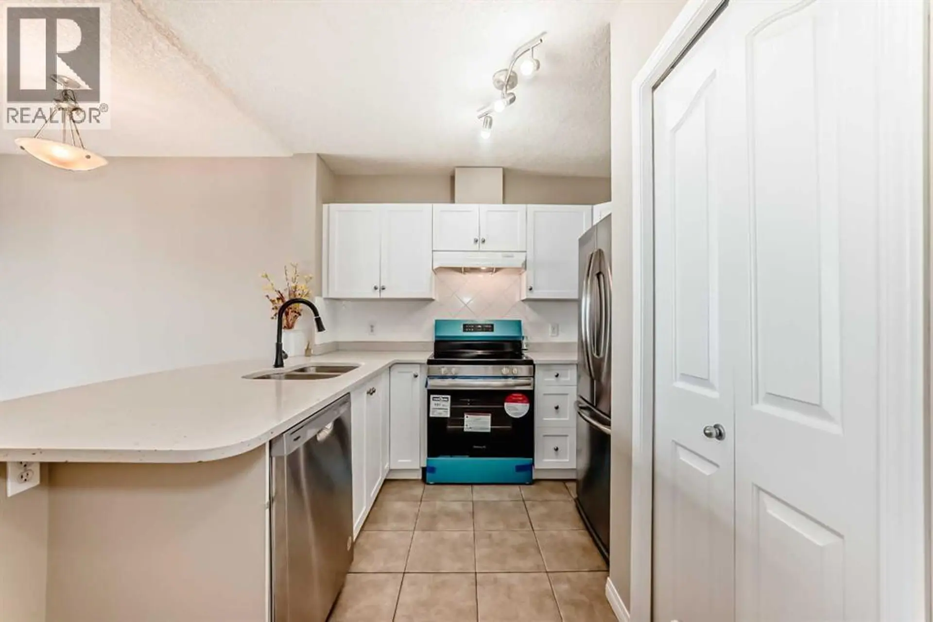 #707 1053 10 Street SW - Image 2