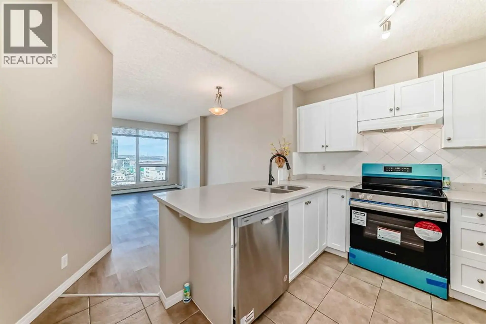 #707 1053 10 Street SW - Image 1
