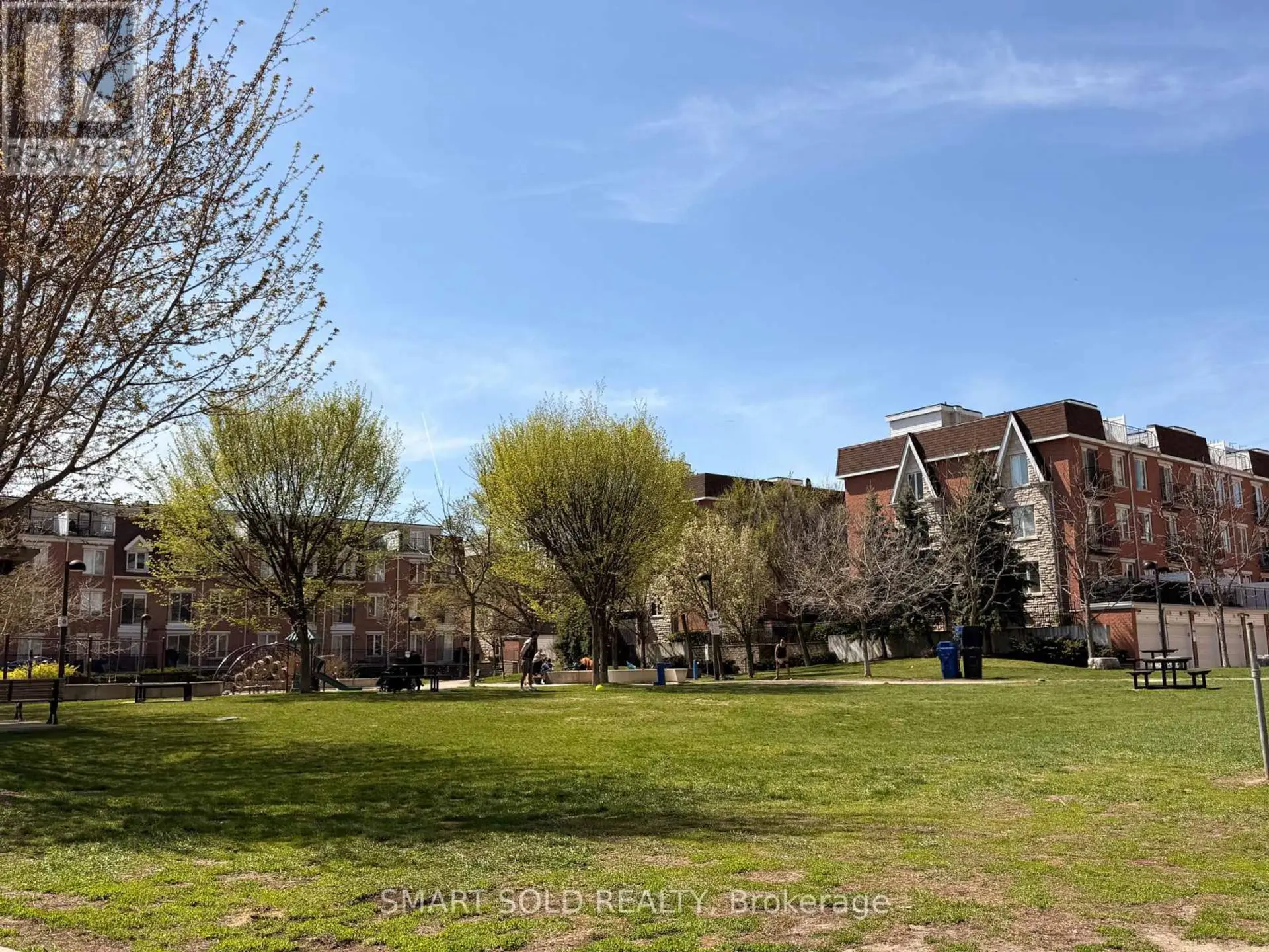 #725 10 LAIDLAW STREET - Image 16